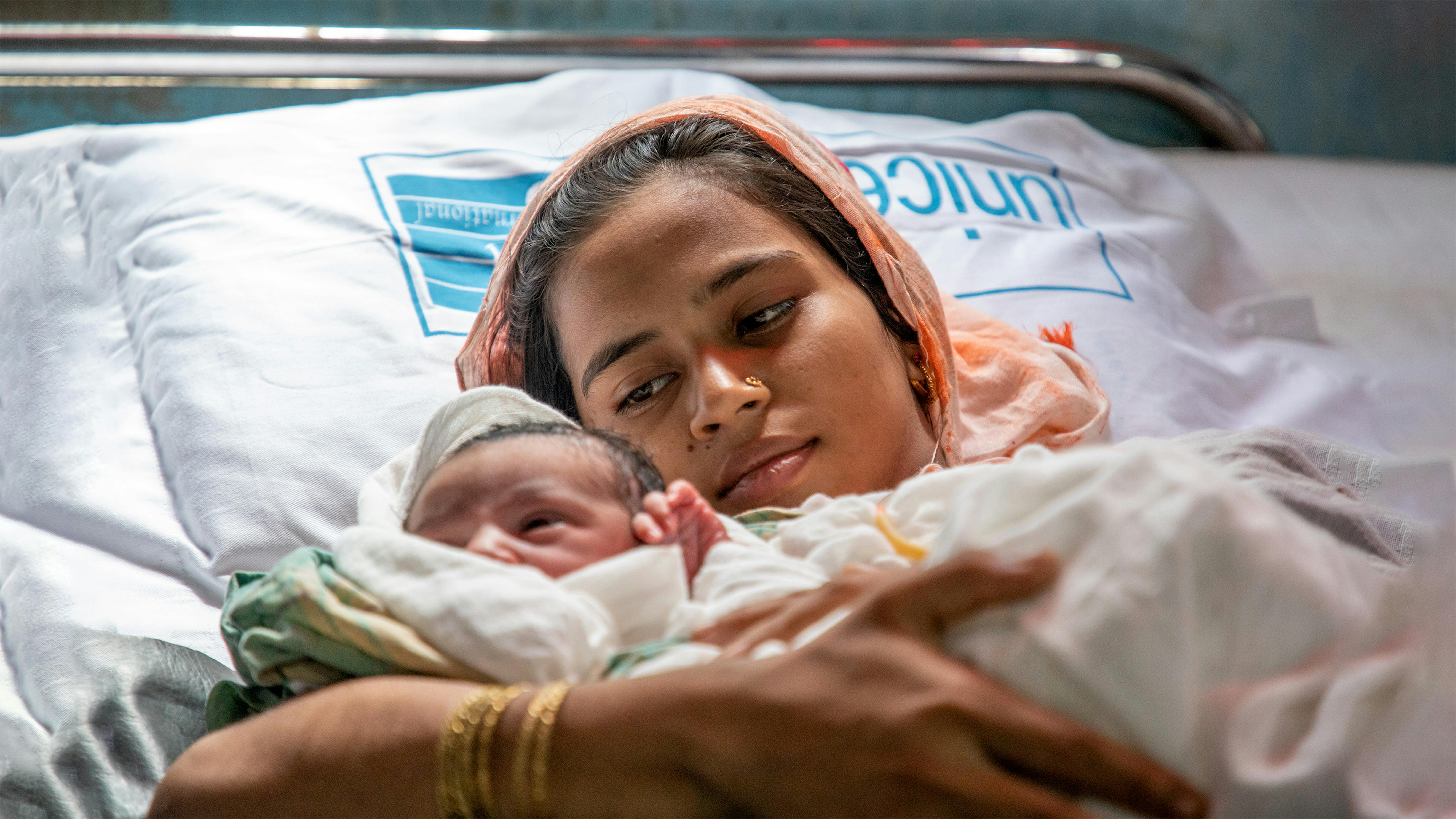 Bangladesh - Jahan, 18 anni, ha dato alla luce il suo primo bambino con il sostegno di un centro di assistenza sanitaria di base dell'UNICEF
