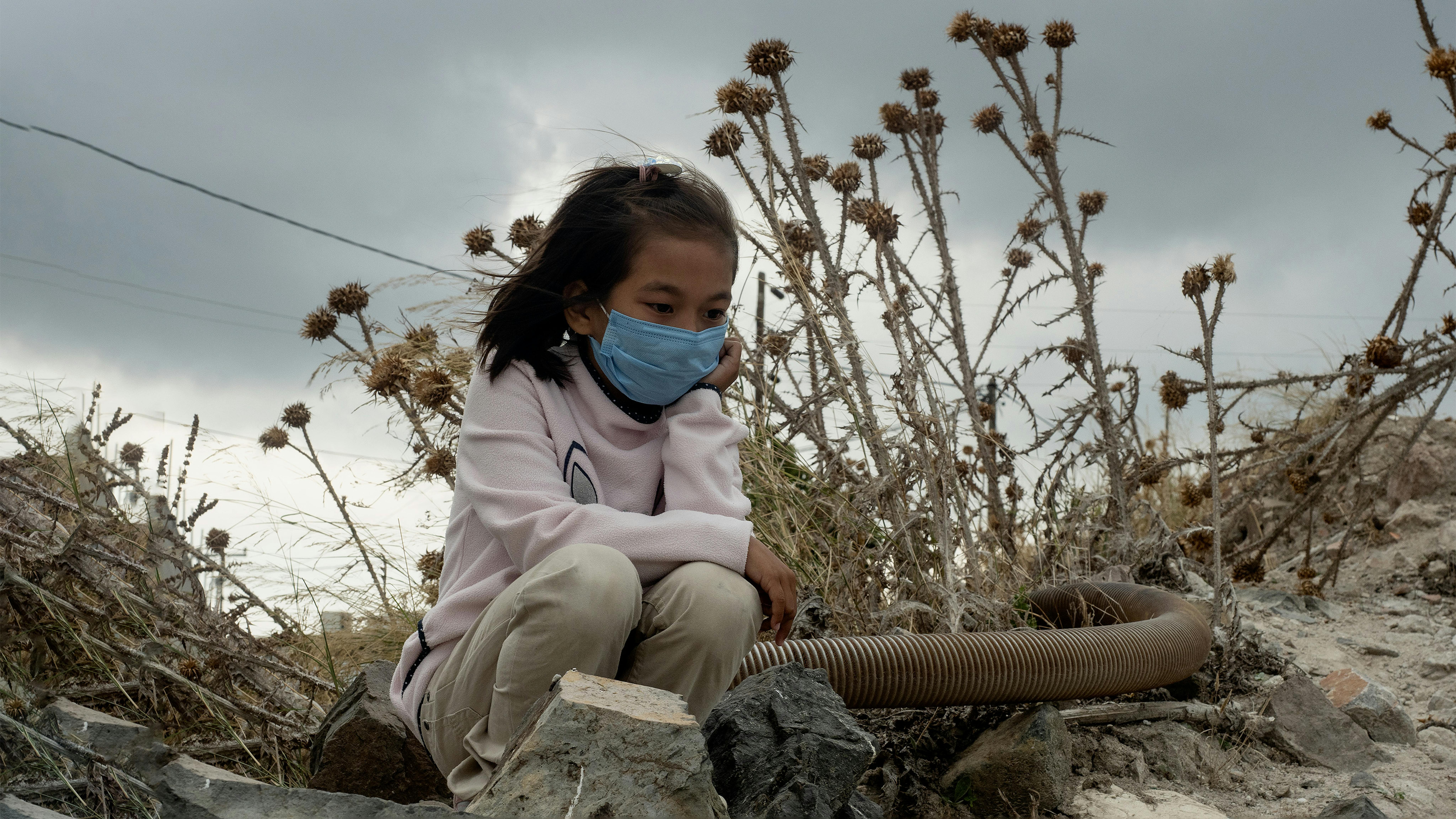 Isola greca di Lesvos, Masha, 8 anni, vicino al campo di Kara Tepe, rifugio temporaneo per gli sfollati del campo di Moria distrutto da un incendio