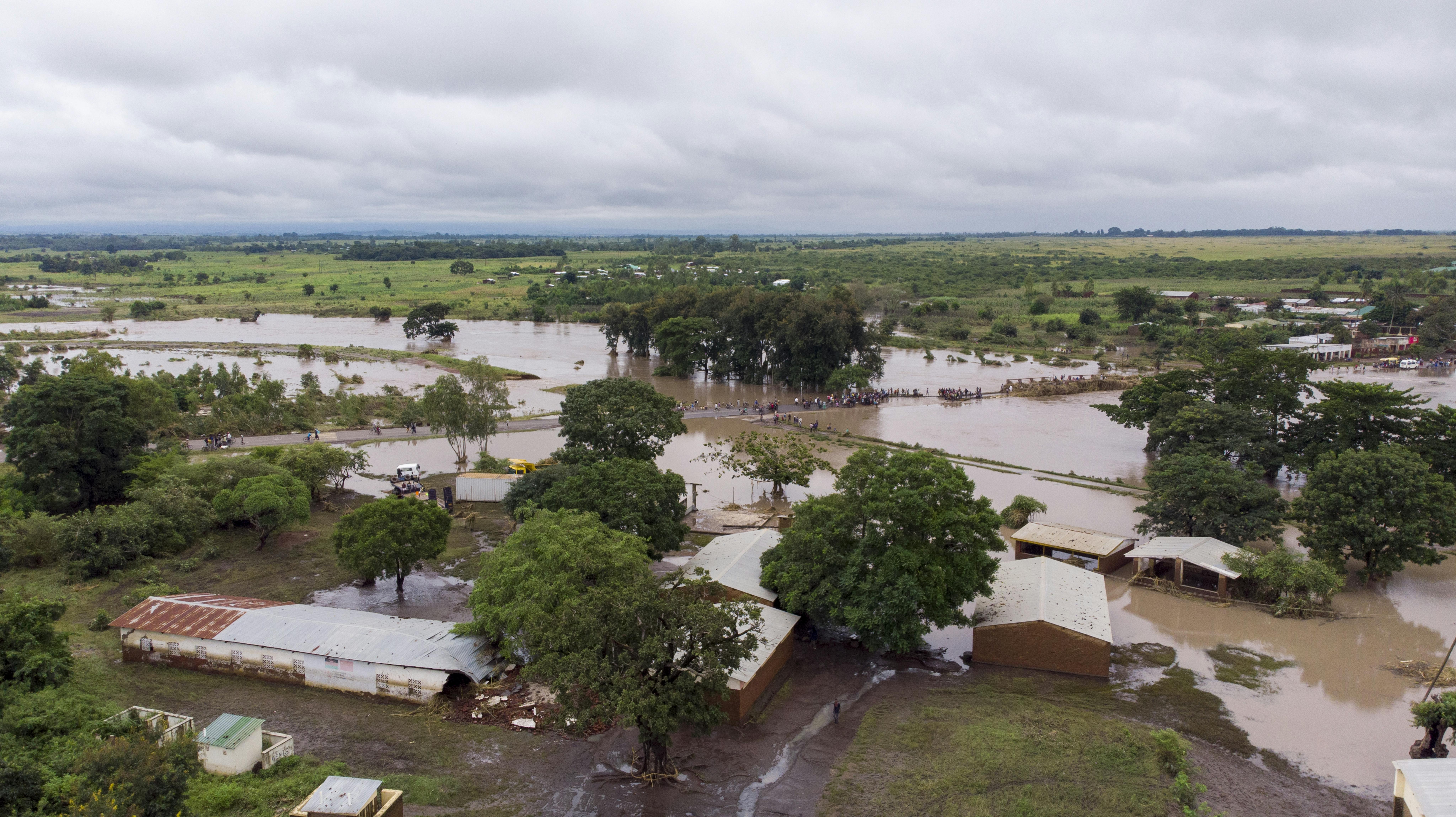 Malawi - Edifici, tra cui , la scuola elementare di Chingoli nel distretto di Mulanje, sommersi dalle acque del fiume Thuchila a causa del ciclone Freddy.