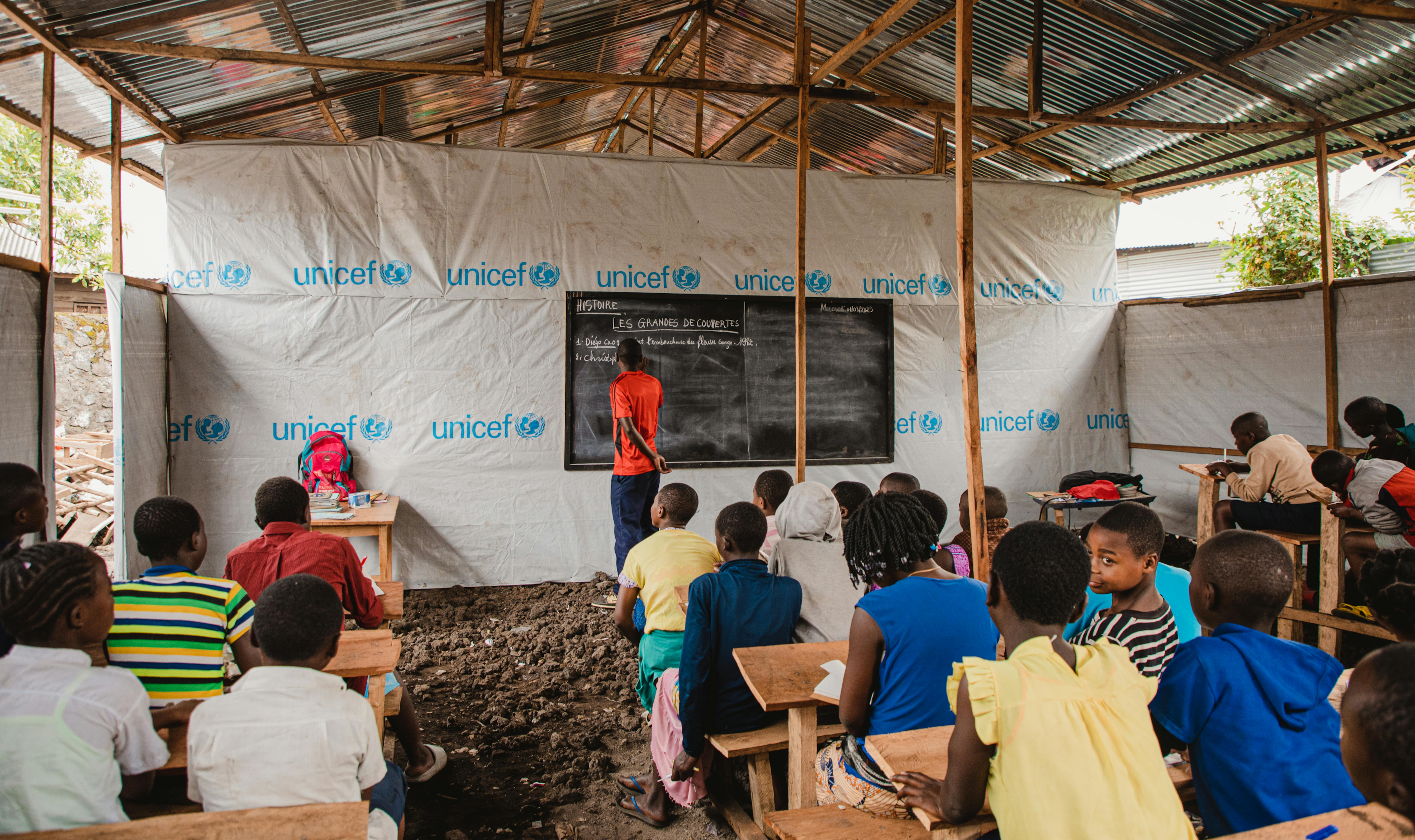 Repubblica Democratica del Congo - La scuola elementare Philéo di Goma; è composta da 642 studenti, di cui 358 ragazze e 284 ragazzi. Ha beneficiato del sostegno dell'UNICEF con la costruzione di una scuola temporanea per i bambini sfollati che vivono nel campo Don Bosco.