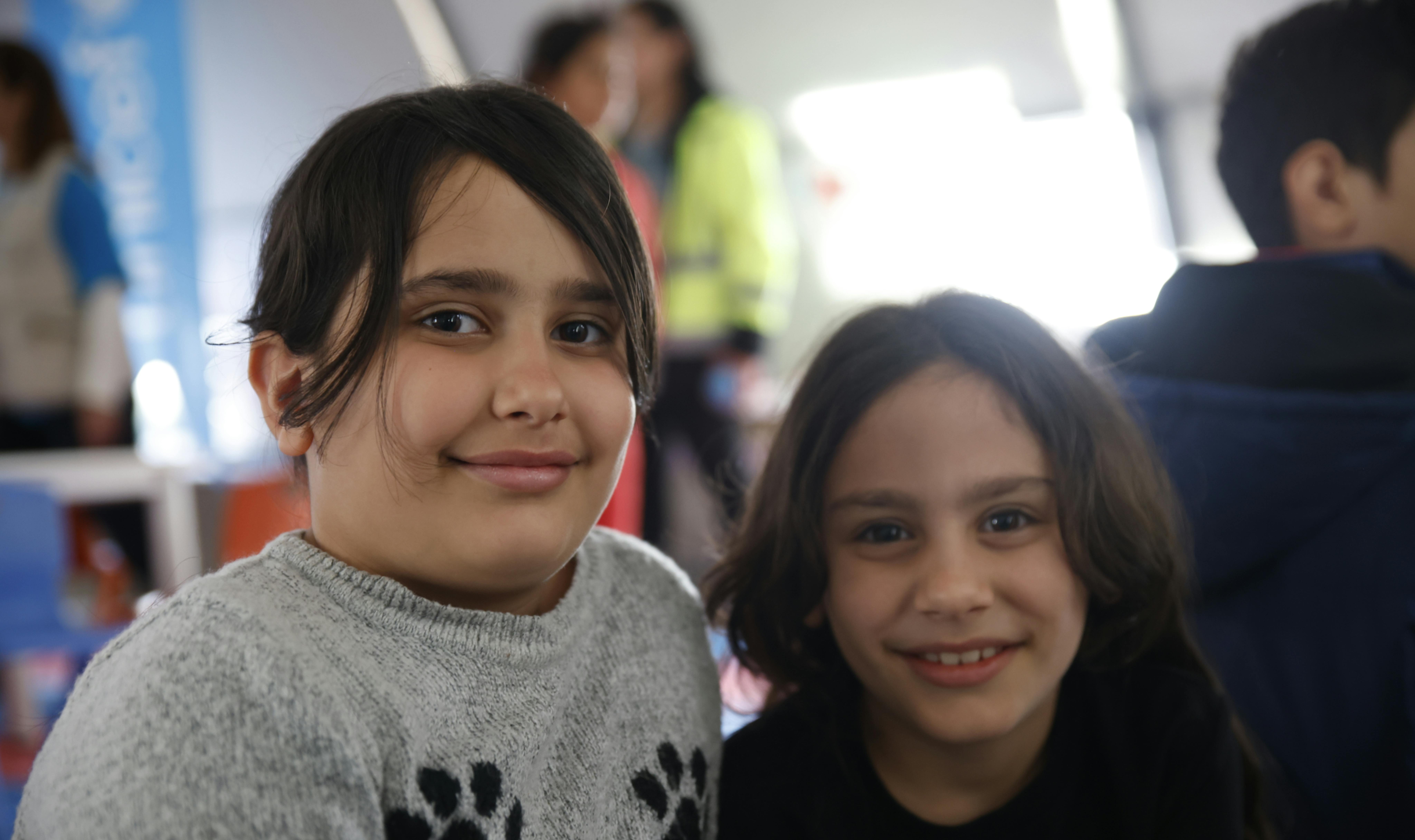 Turchia Bambine in un PSS in un CFS dell'UNICEF nel rifugio temporaneo di Selam Camii a Hatay,