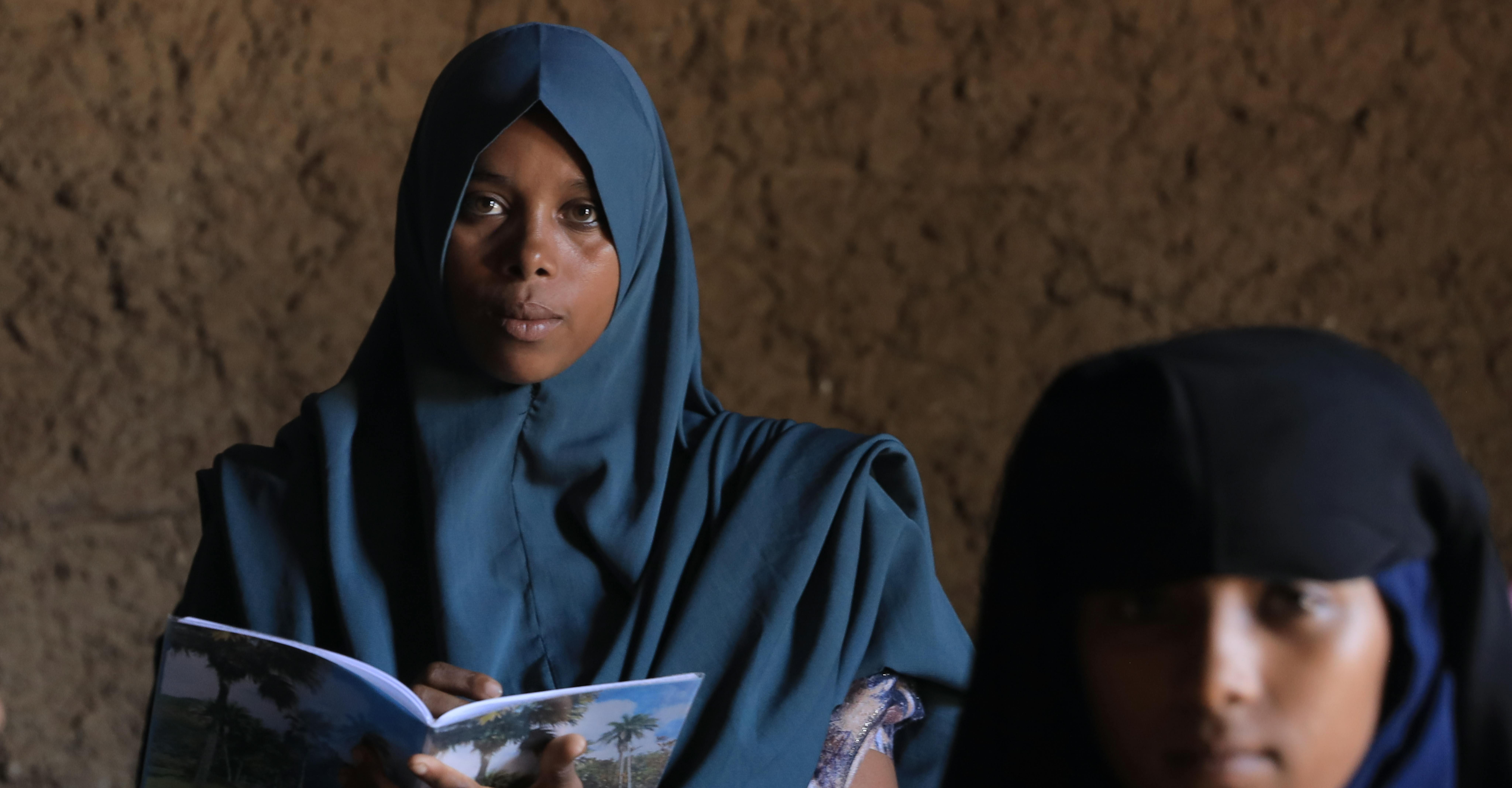 Etiopia: Fiinxee è stata costretta al matrimonio all'età di 13 anni. Non sapeva neanche l'età del marito: i genitori non avevano più risorse per sostenerla, a causa della siccità che ha colpito il paese