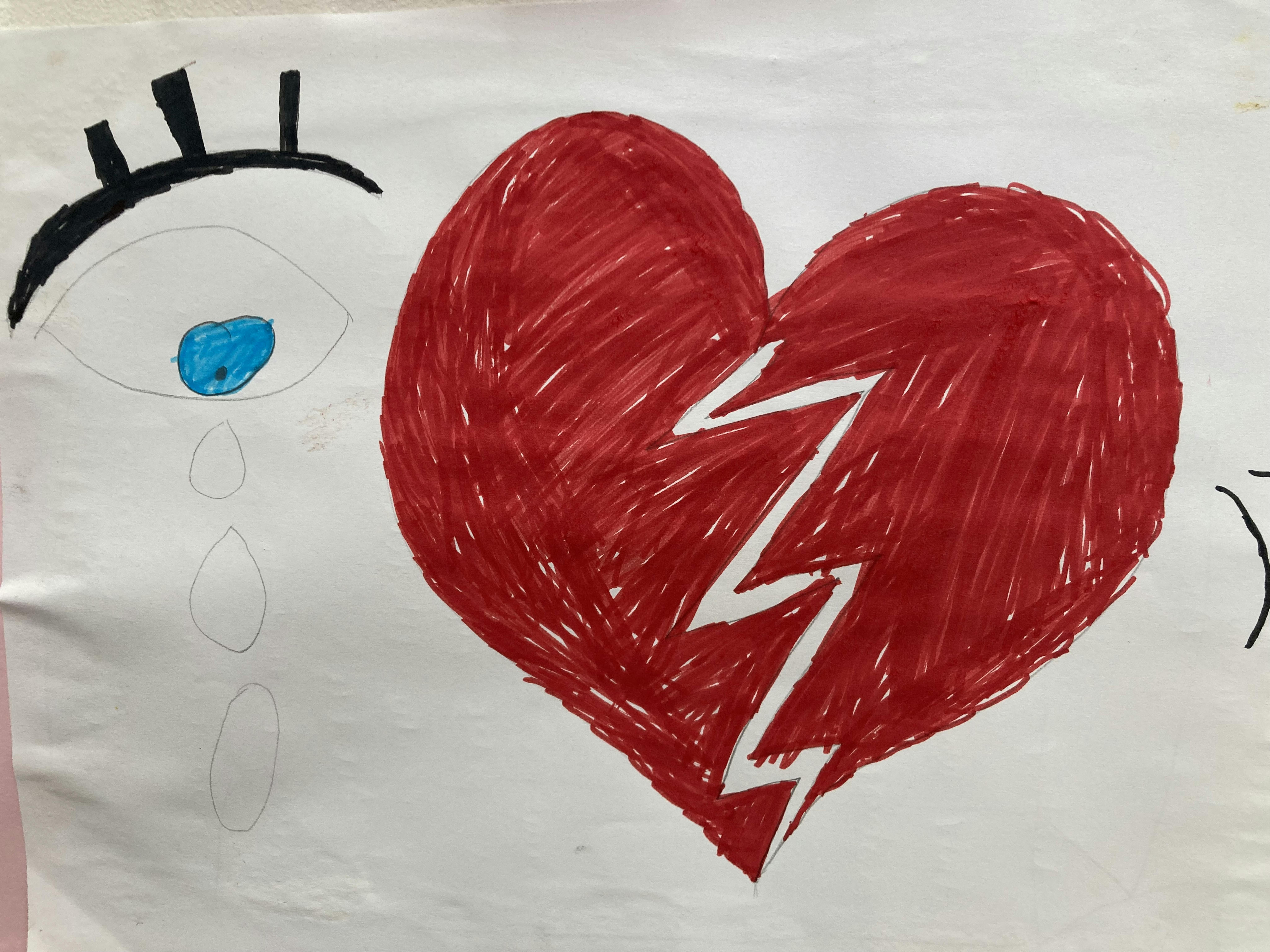 Cuore spezzato. Uno dei disegni di bambine/i e adolescenti in hotspot raccolti dal team UNICEF-Save the Children durante attività ricreative e di gestione dello stress.