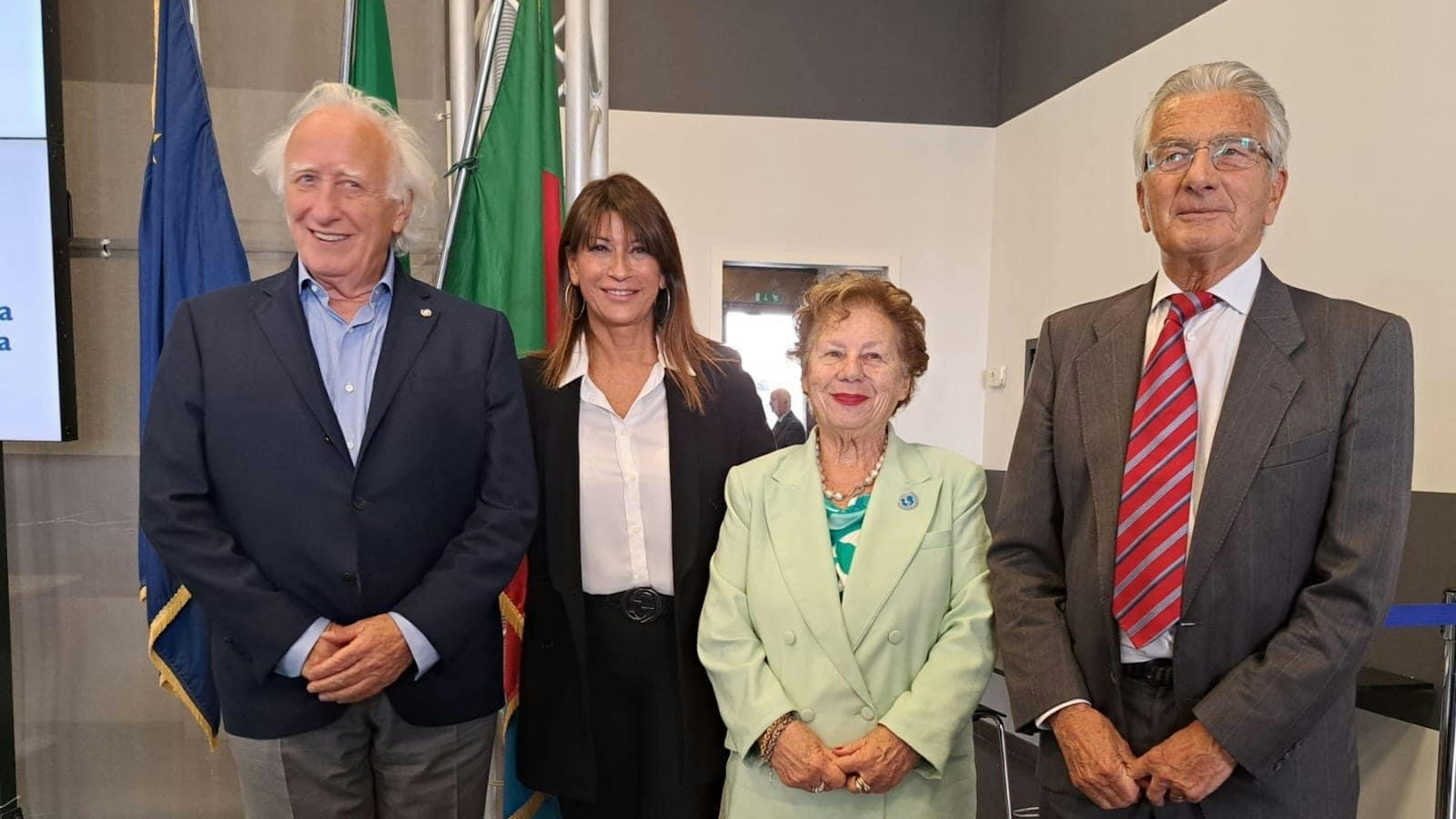 Da sinistra il Presidente del Comitato UNICEF della Liguria Franco Cirio,  l’Assessore della Regione Liguria alla Tutela e Valorizzazione dell’Infanzia Simona Ferro, la Presidente dell’UNICEF Italia Carmela Pace, il Garante dell’Infanzia di Regione Liguria dottor Francesco Lalla.