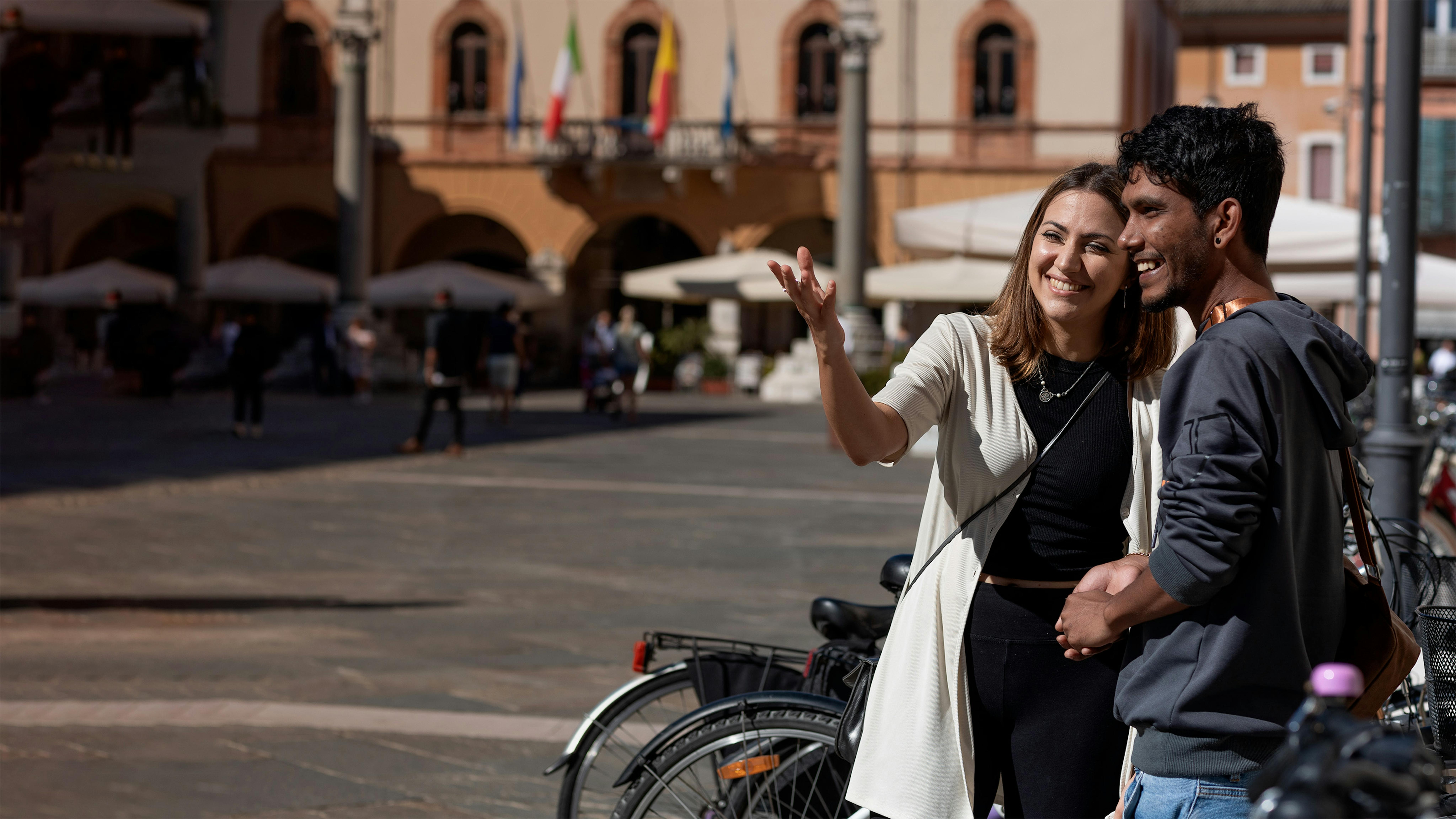 Un ragazzo rifugiato con la sua mentoring