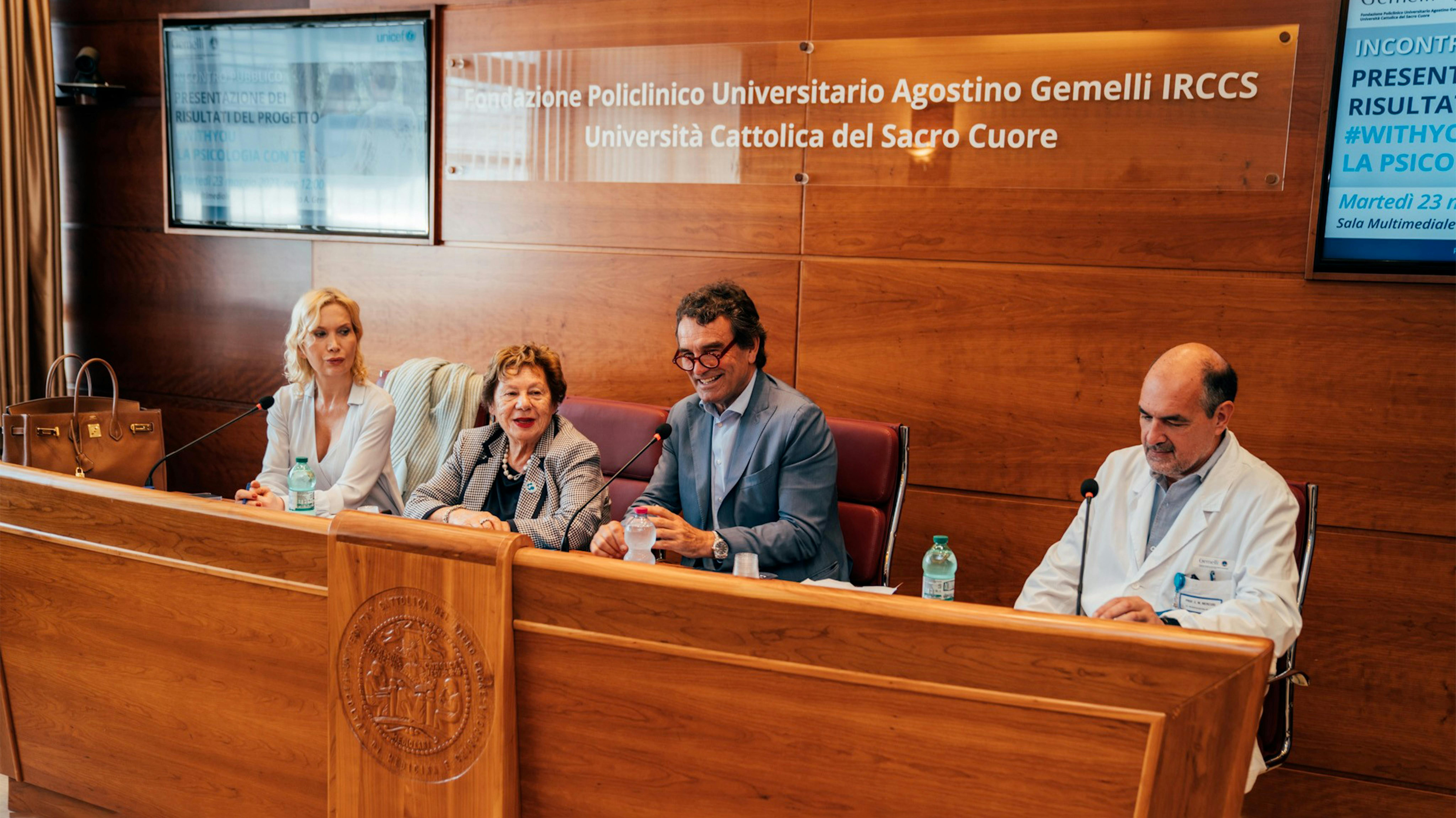 A sinistra Vira Carbone, giornalista RAI, Carmela Pace, Presidente UNICEF Italia Marco Elefanti. Direttore Generale, Fondazione Policlinico Gemelli IRCCS Eugenio Maria Mercuri, Direttore Dipartimento Scienze della salute della donna, del bambino e di sanità pubblica, Fondazione Policlinico Gemelli IRCCS