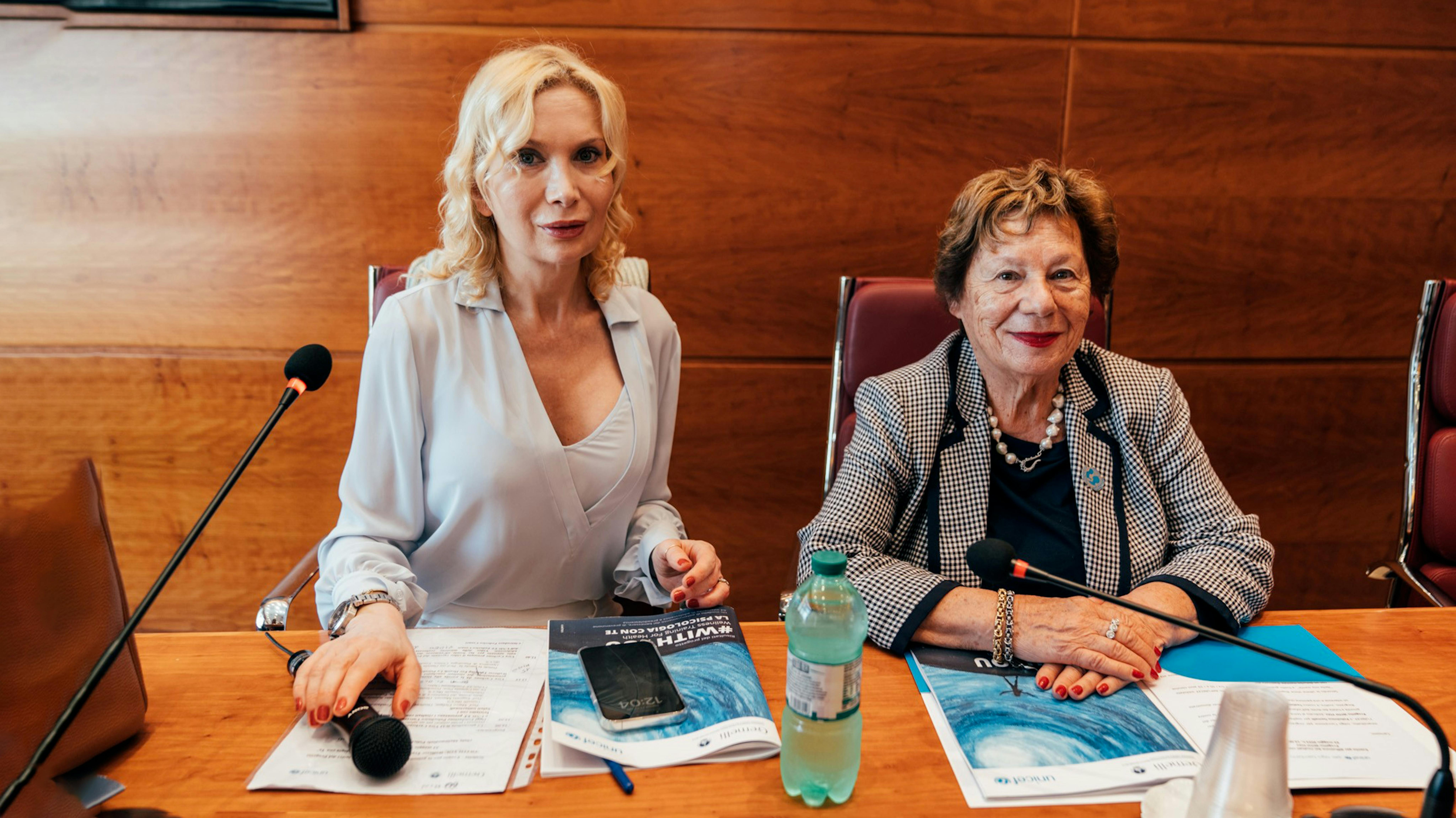 A sinistra Vira Carbone, giornalista Rai, e a destra Carmela Pace Presidente UNICEF Italia