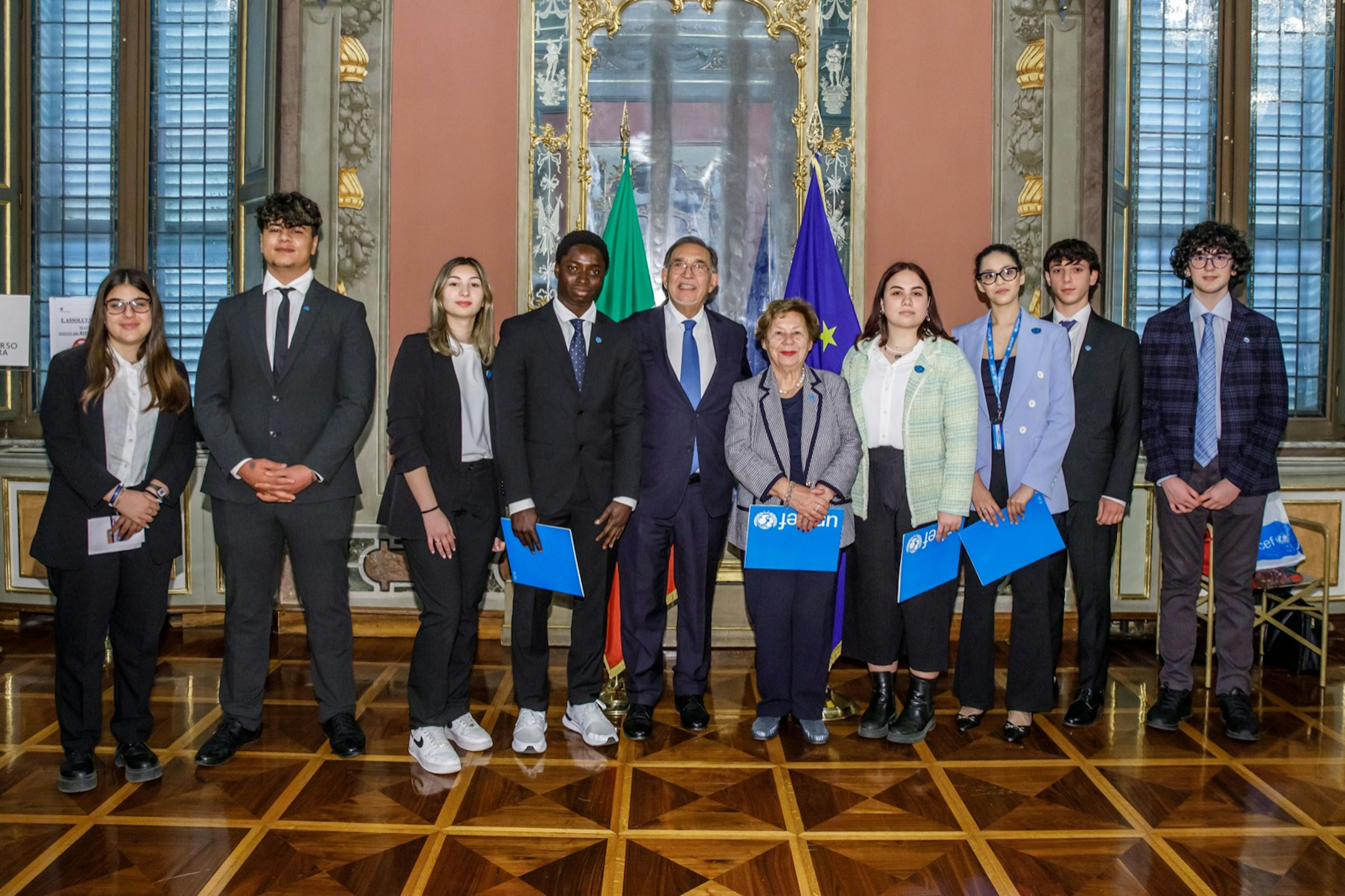 Un momento dell'incontro dei ragazzi con il Presidente del Senato, Ignazio La Russa