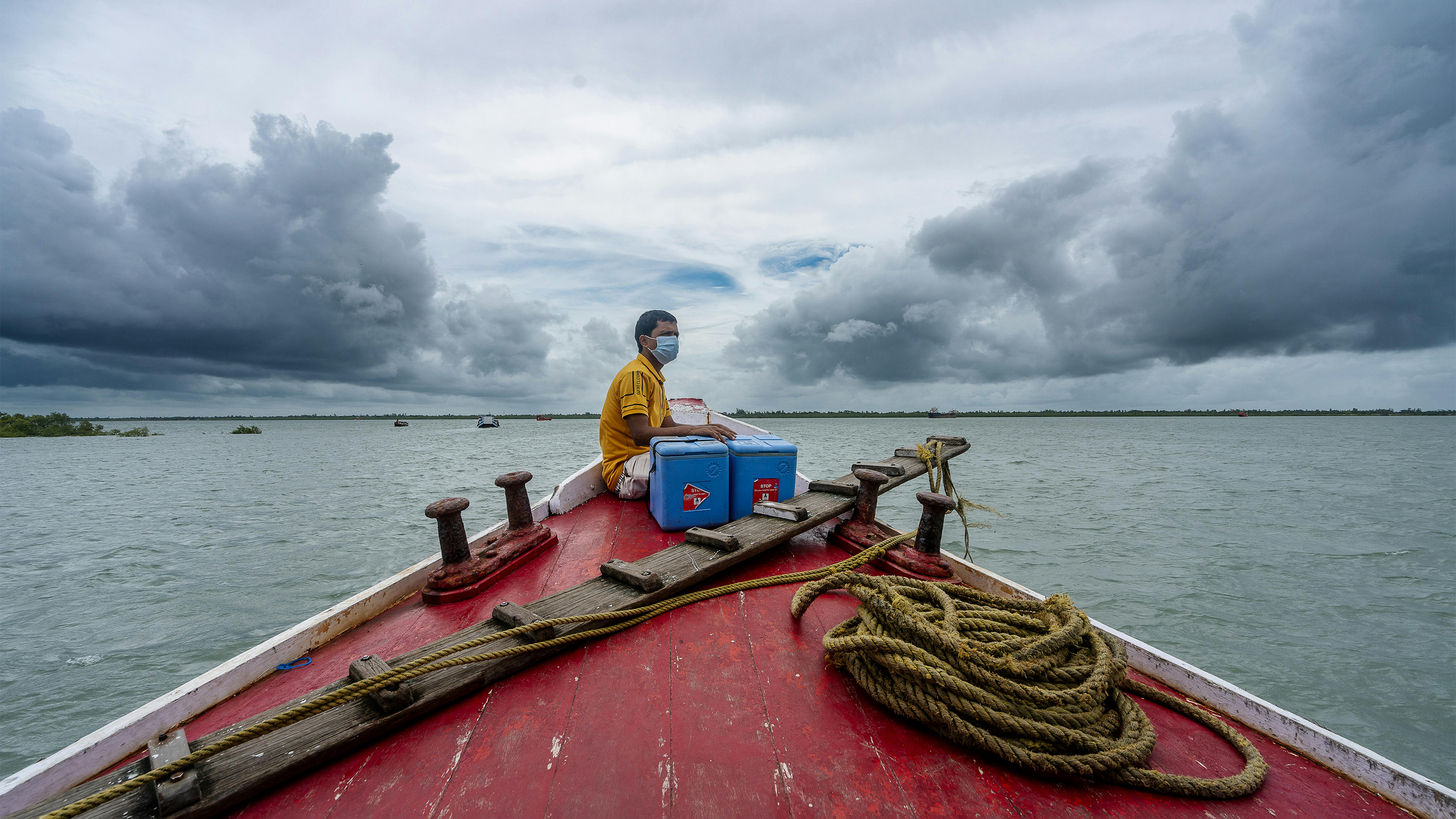 India - Trasporto di vaccini nelle remote isole abitabili di Sunderban