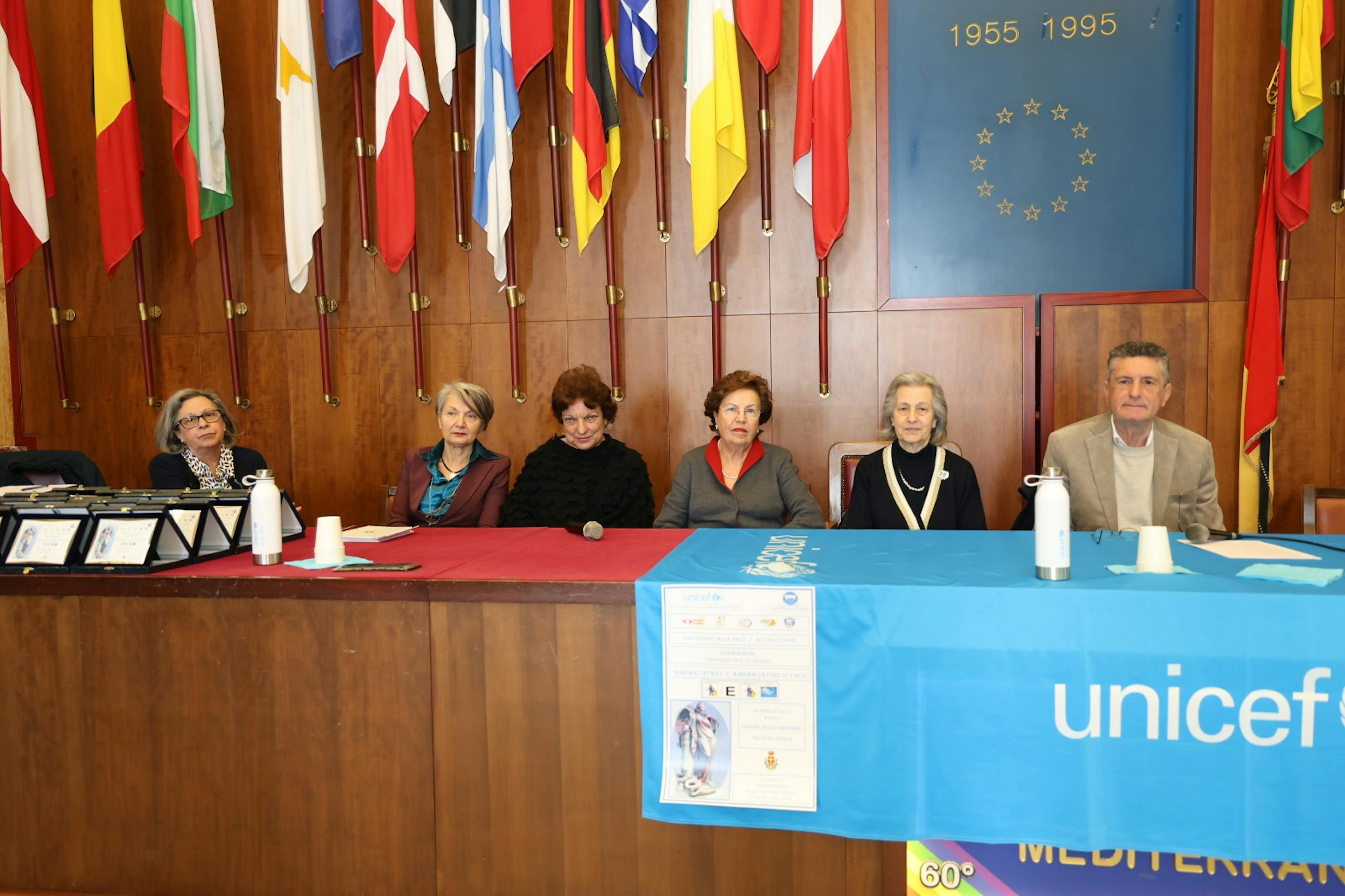 Le presidenti UNICEF, OPS e i commissari al salone delle bandiere di Palazzo Zanca