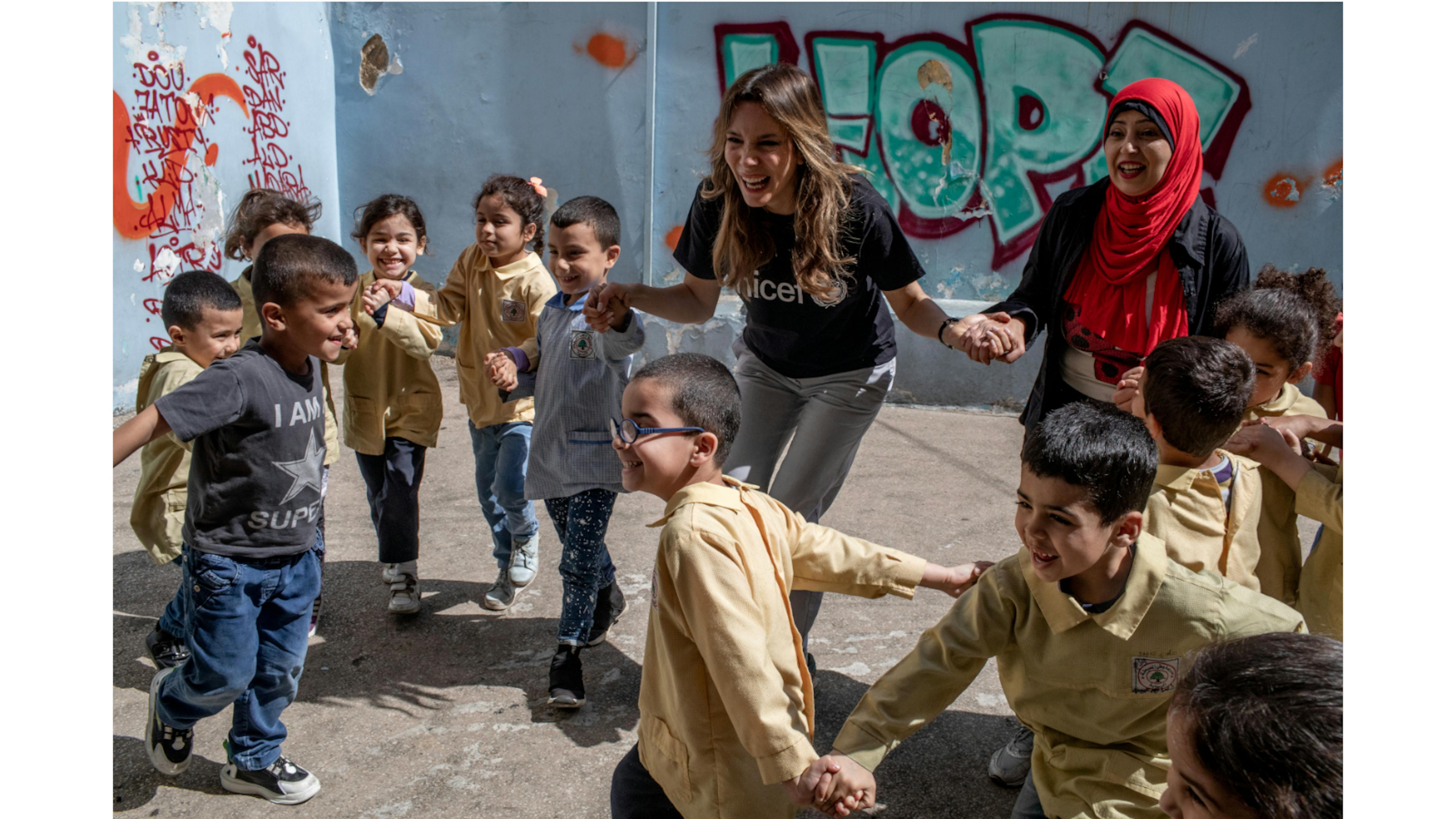 Un momento della missione di Simona Sparaco in Libano con l'UNICEF - © Valerio Bispuri