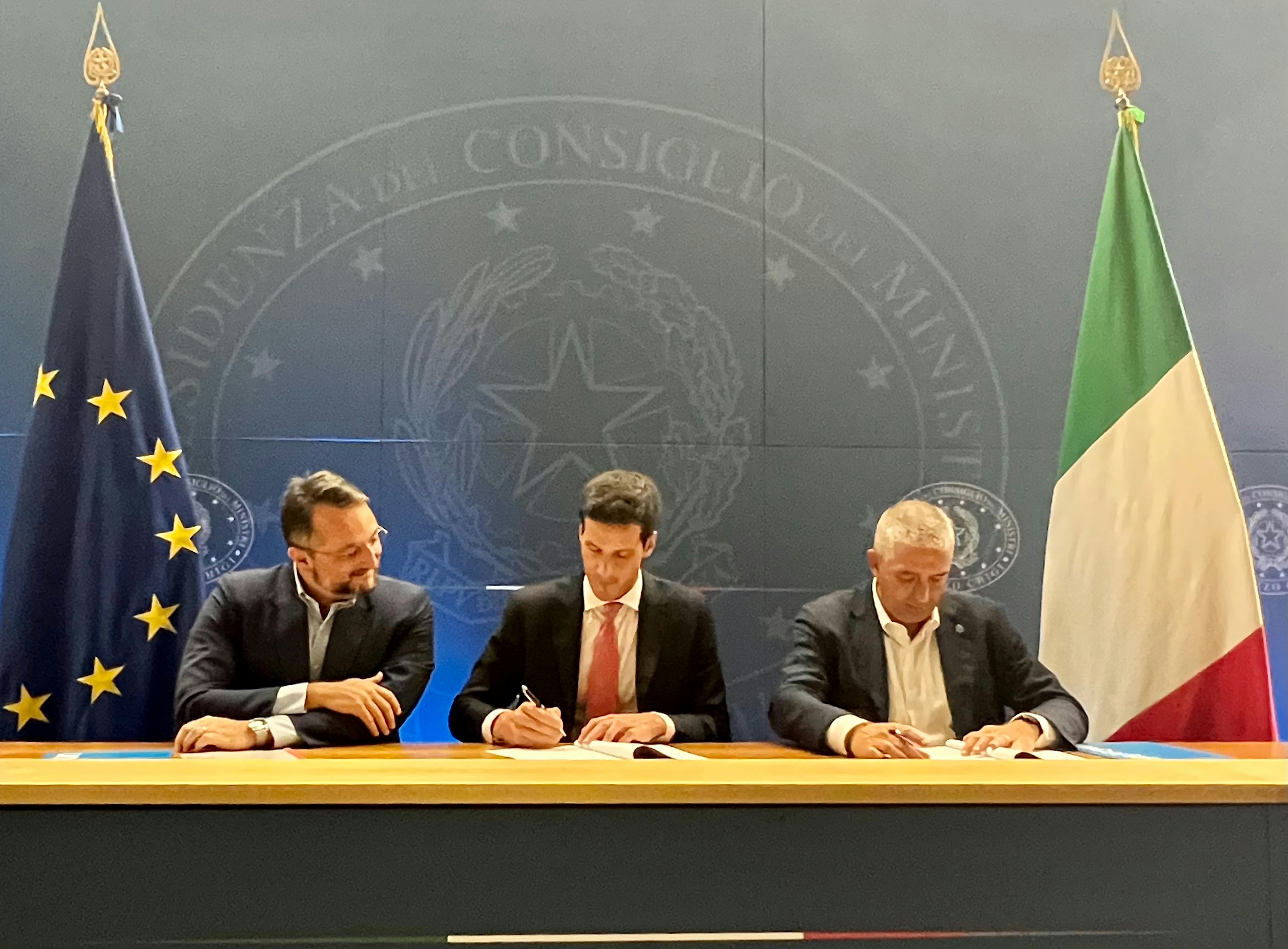 Da sinistra: Nicola dell’Arciprete, Coordinatore in Italia dell’Ufficio UNICEF per l’Europa e l’Asia Centrale, Mattia Peradotto, Direttore generale UNAR e Paolo Rozera, Direttore generale  del Comitato Italiano per l’UNICEF Fondazione ETS