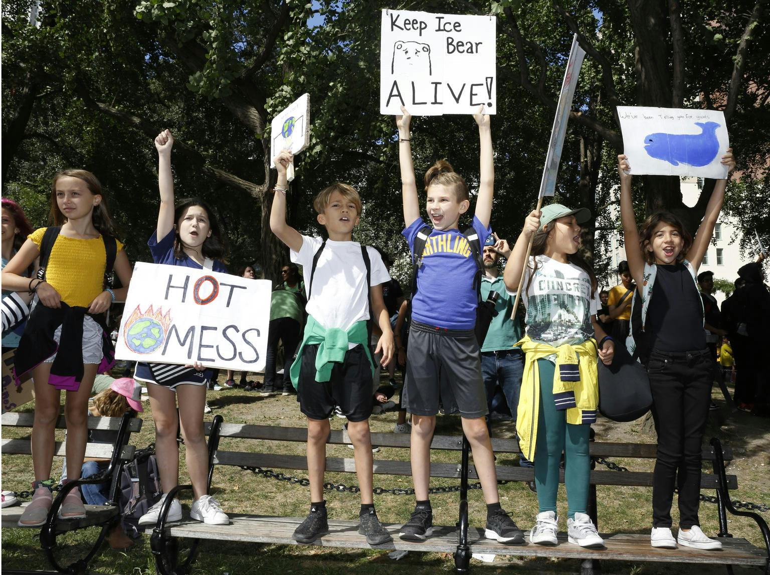 Bambini durante una protesta contro il cambiamento climatico