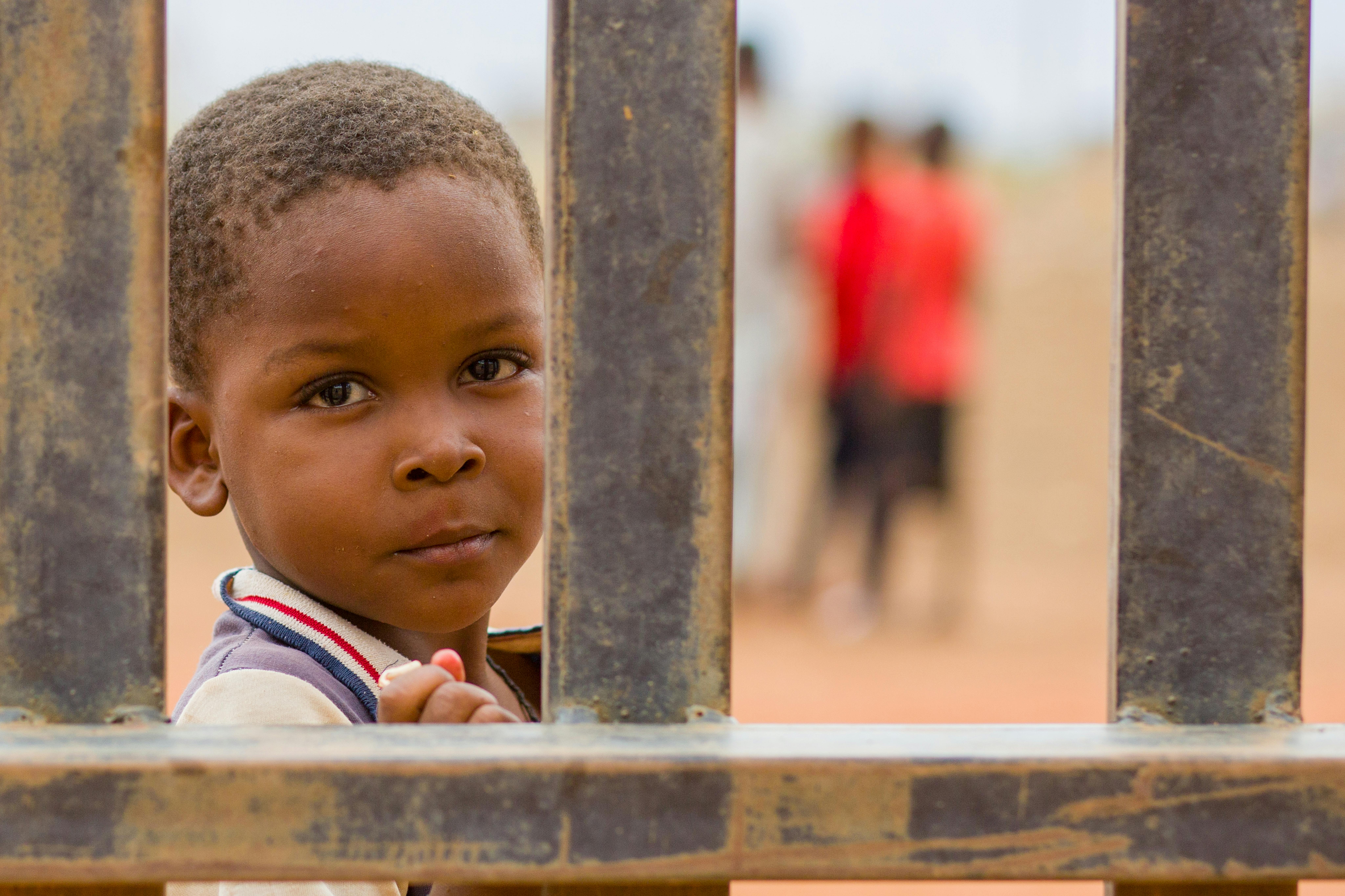 Crisi in Sudan, un bambino a Madani Est. © UNICEF/UN0856051/Mohamdeen