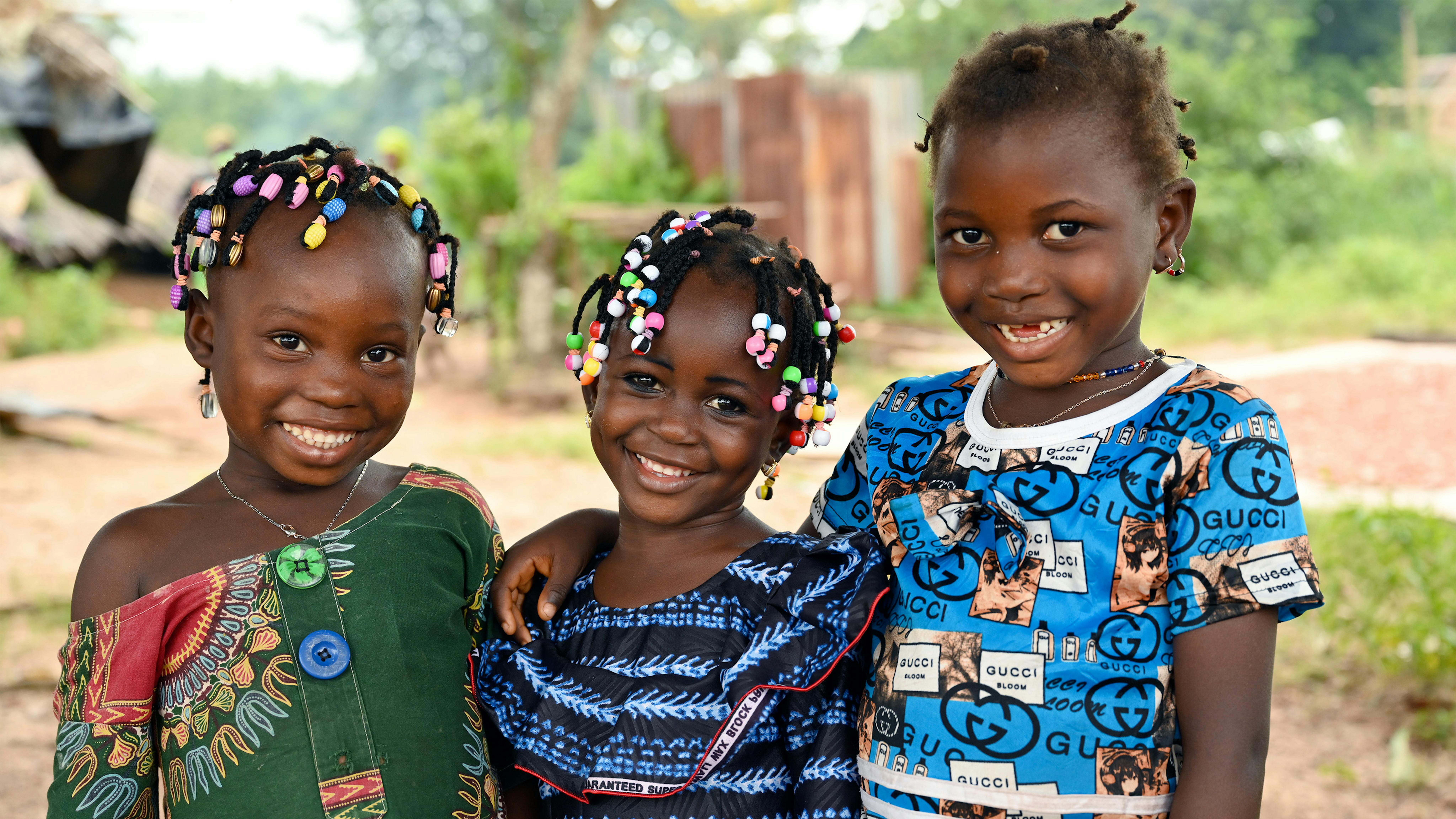 Costa d'Avorio - Bambini felici nel villaggio di Koda-Dialoubougou, Per ogni bambino un sorriso.