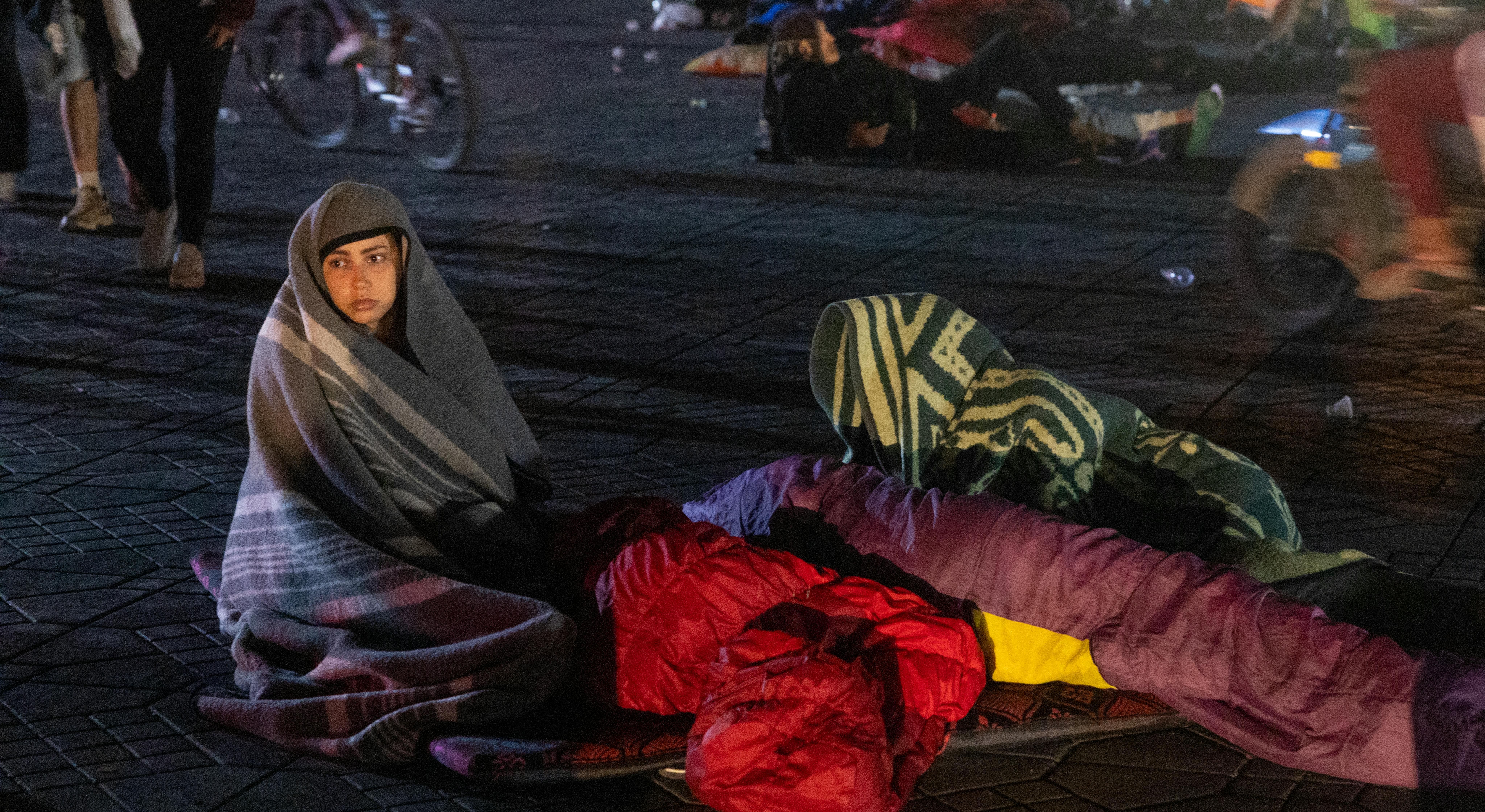 credit Senna/AFP, uso riservato ad UNICEF - Residenti accampati in piazza, a Marrakesh, in seguito della scossa di terremoto di magnitudo 6,8 del 9 settembre 2023. I residenti di Marrakesh hanno riferito urla 