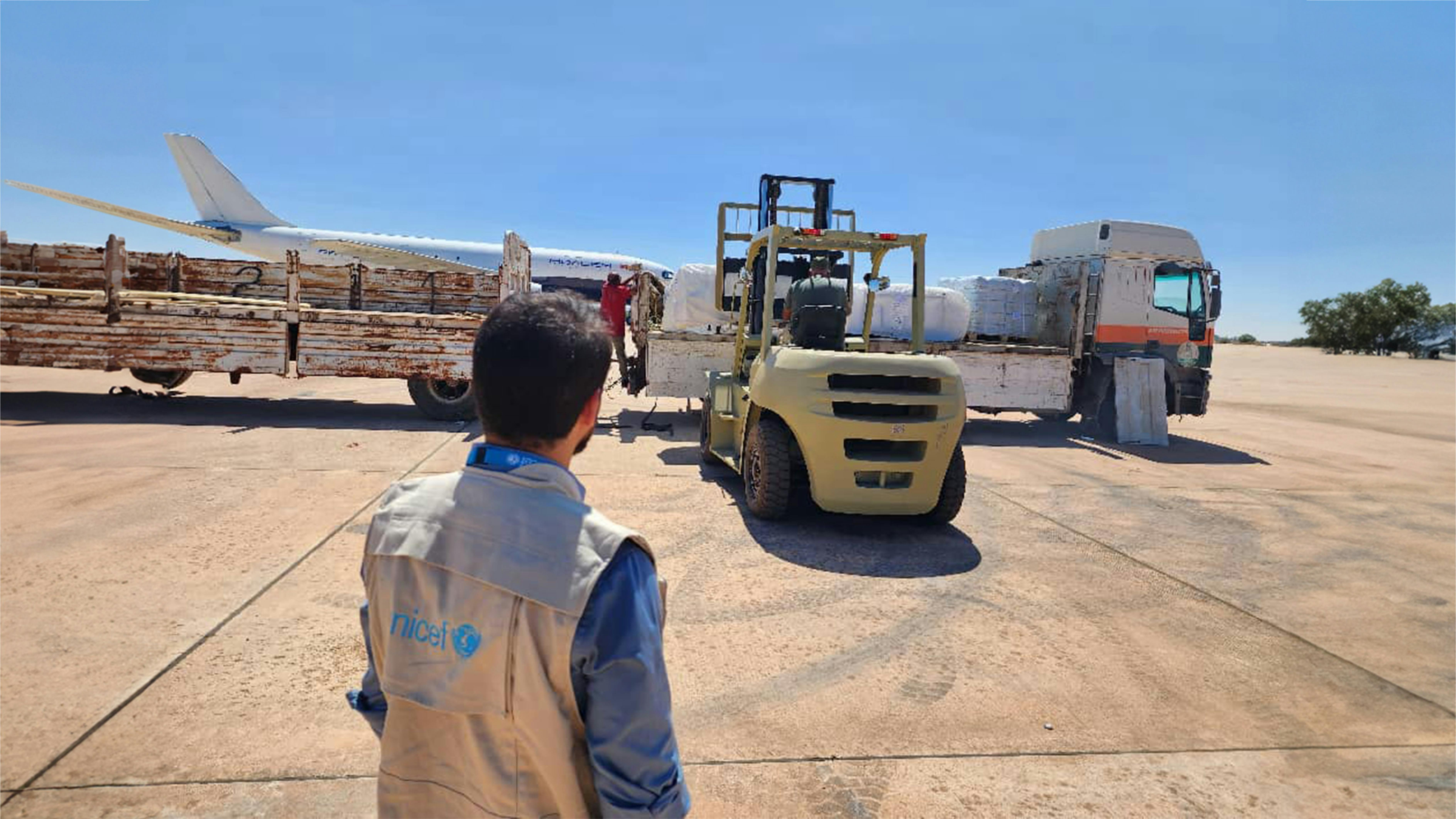 Bengasi, l'arrivo degli aiuti di  emergenza UNICEF dalla supply divition