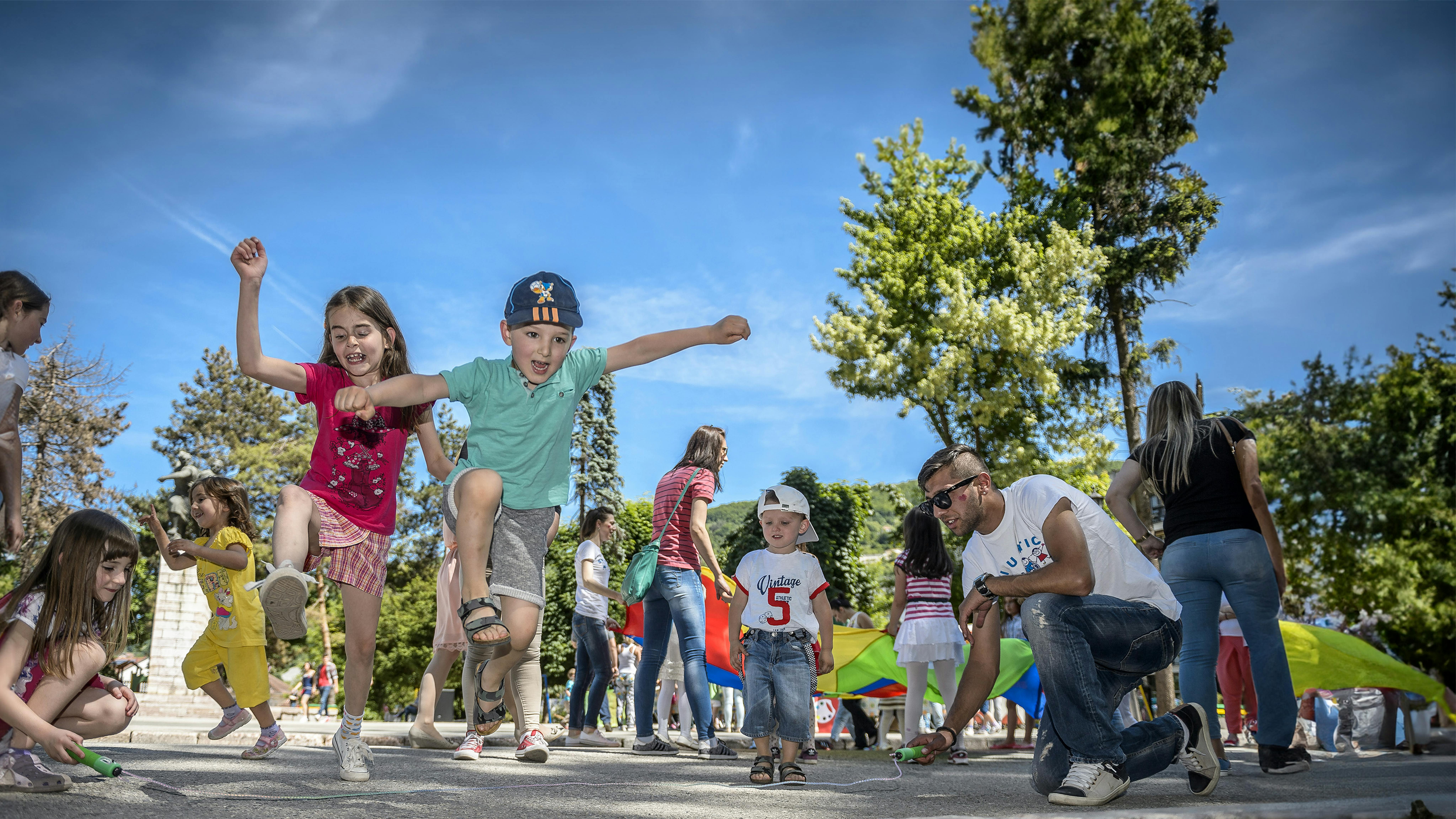 Montenegro - bambini giocano in occasione della campagna 