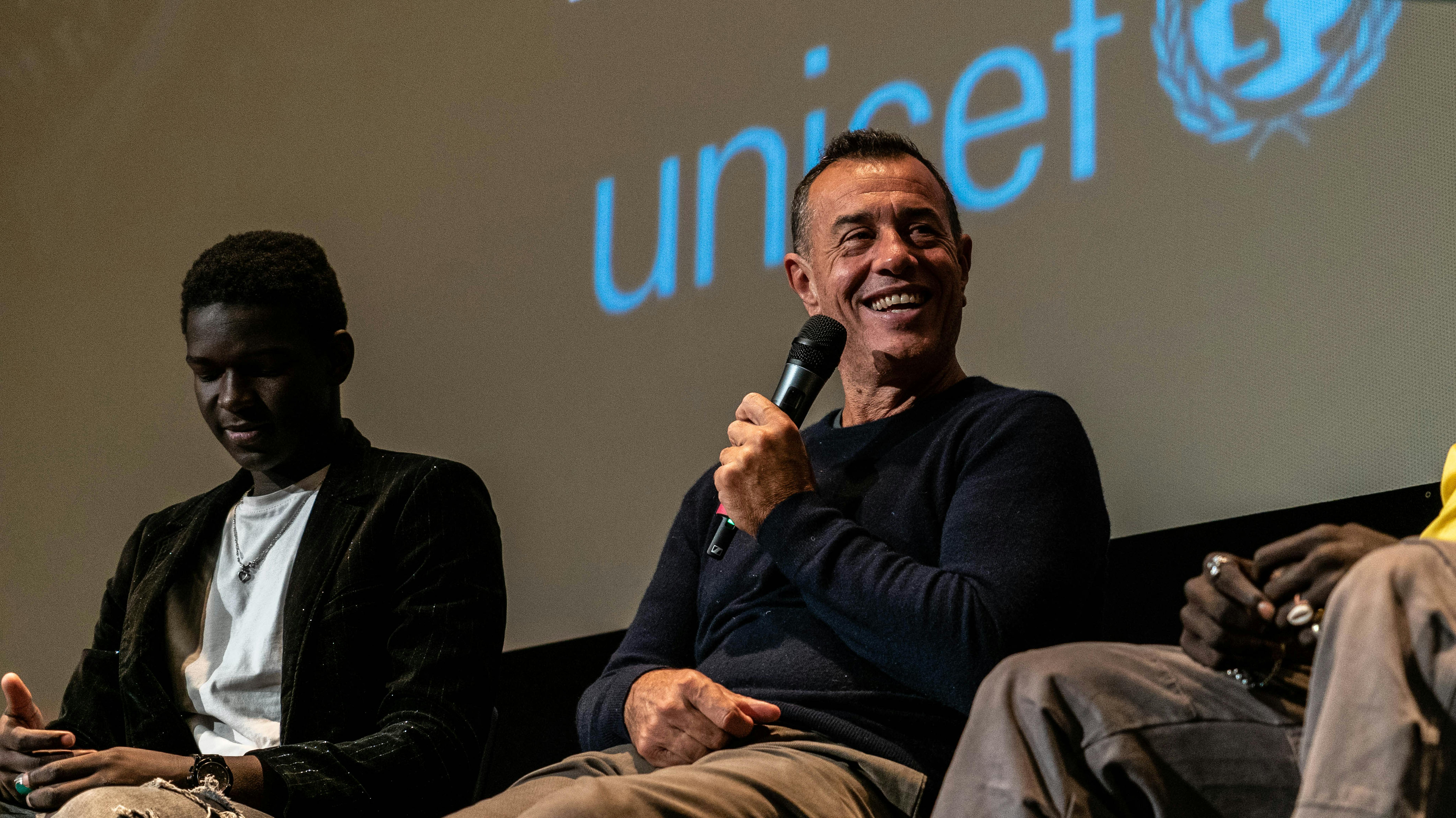 Il regista Matteo Garrone in un momento del dibattito dopo la proiezione del film Io Capitano