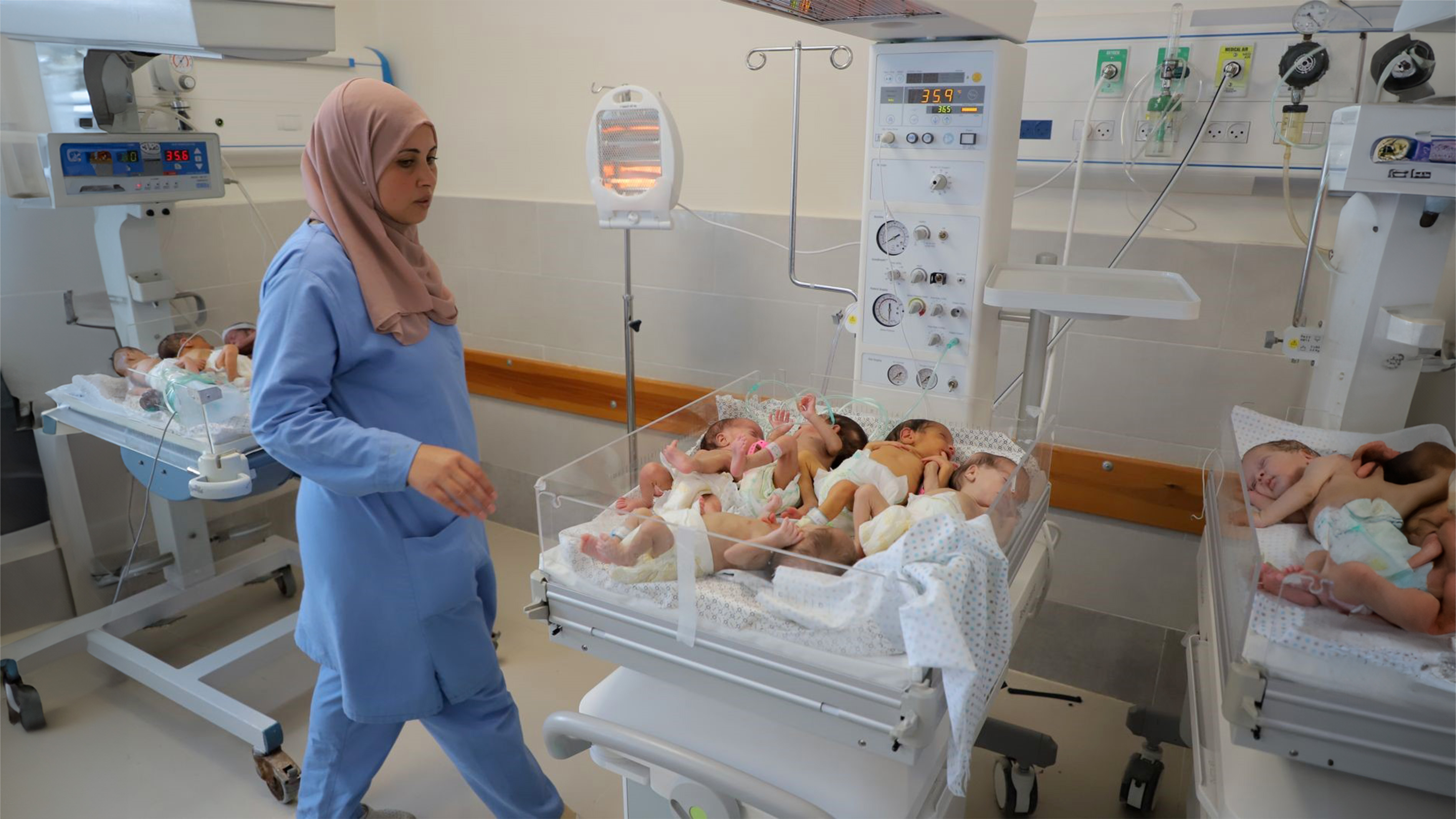 Gaza 31 neonati prematuri a rischio di morte trasferiti dall ospedale di Al Shifa UNICEF Italia