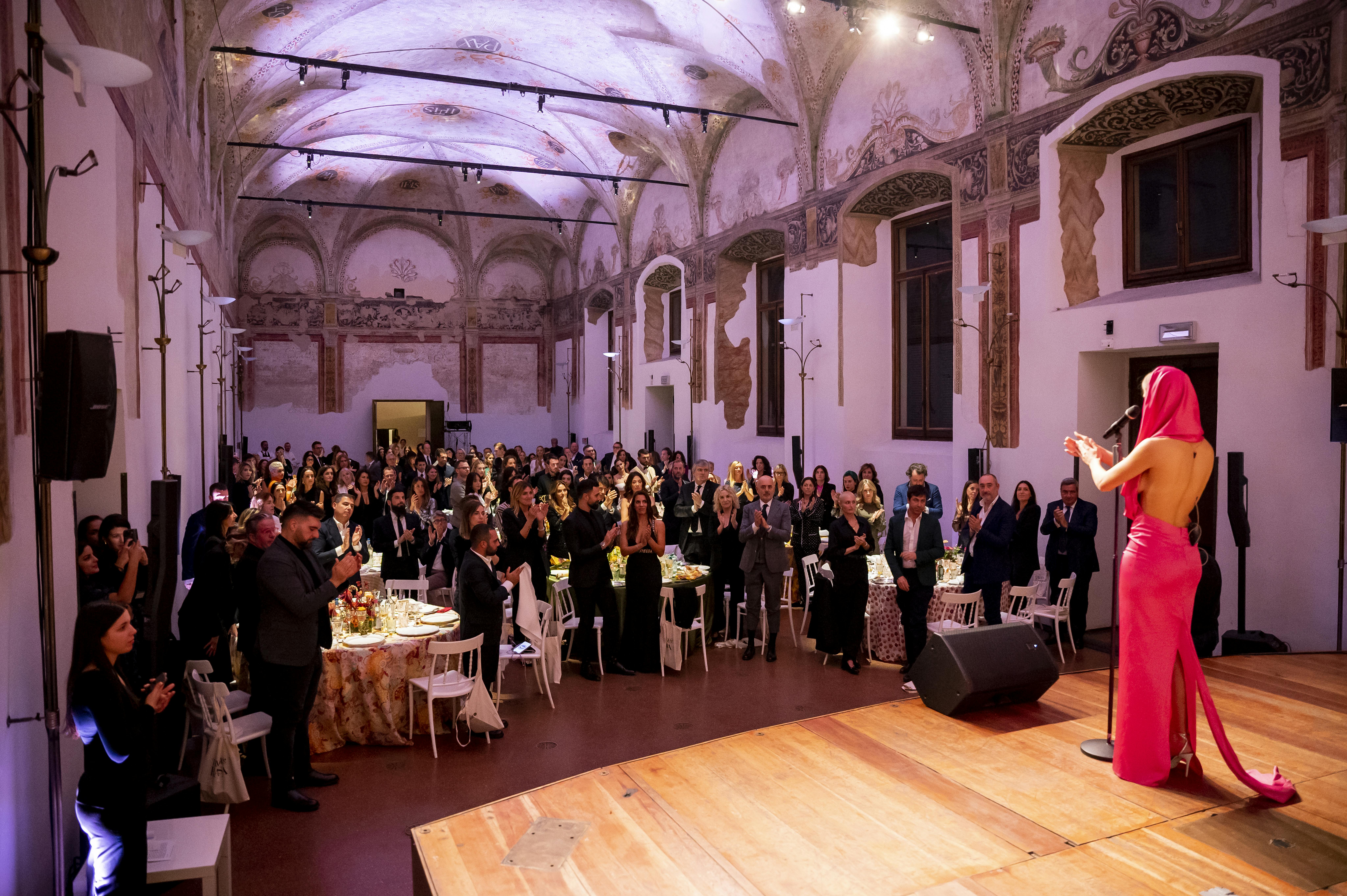 Tavola Rasa, organizzato da La Cucina Italiana e UNICEF, Clara parla al pubblico