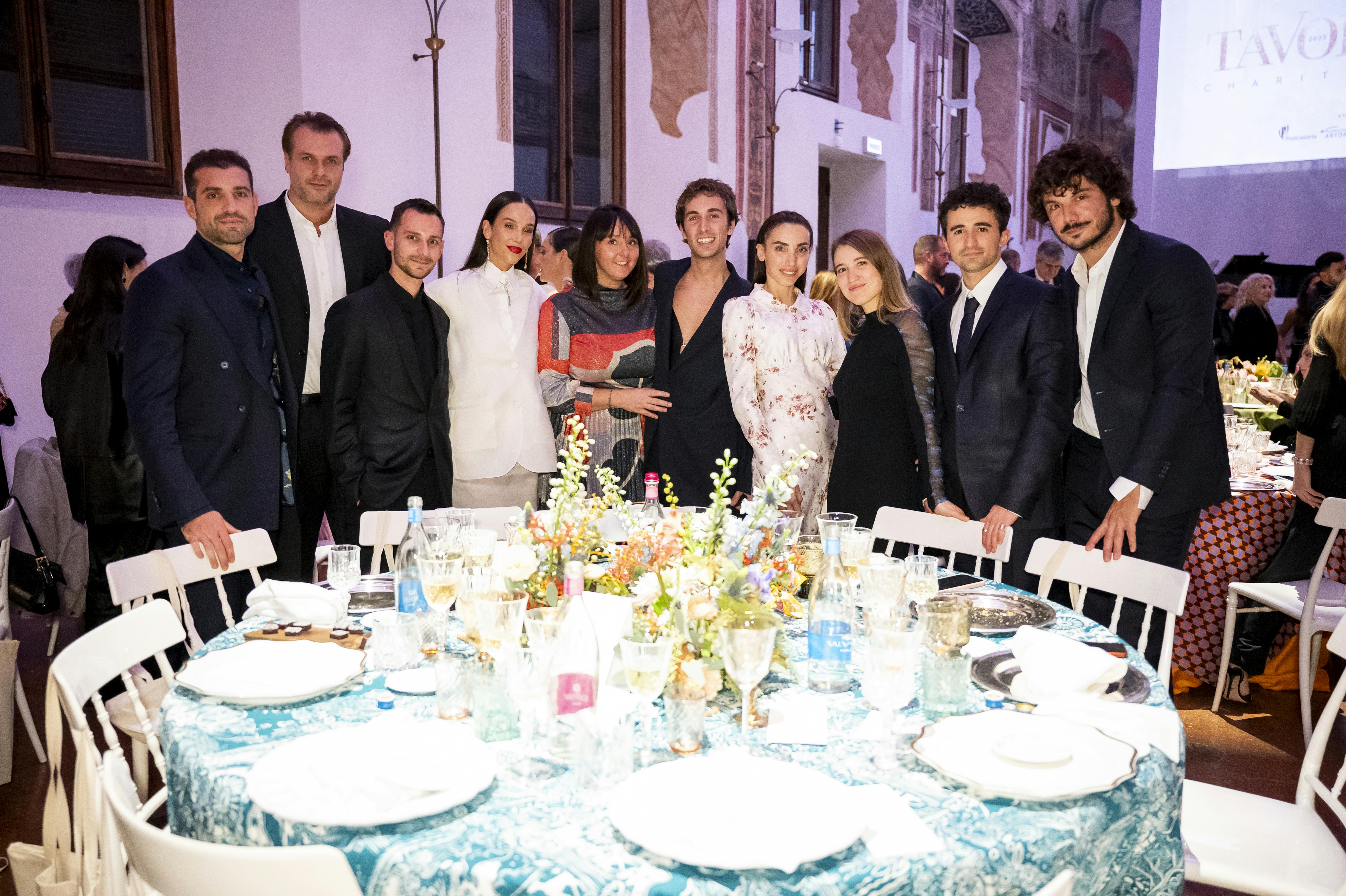 Tavola Rasa da sinistra Tommaso Chiabra, Giorgio Finzi, Gianluca Costa, Paola Di Benedetto, Elisabetta Della Croce, Mattia Stanga, Francesca Rocco, Ilaria Zanetti, Edoardo Coltort e Giovanni Masiero
