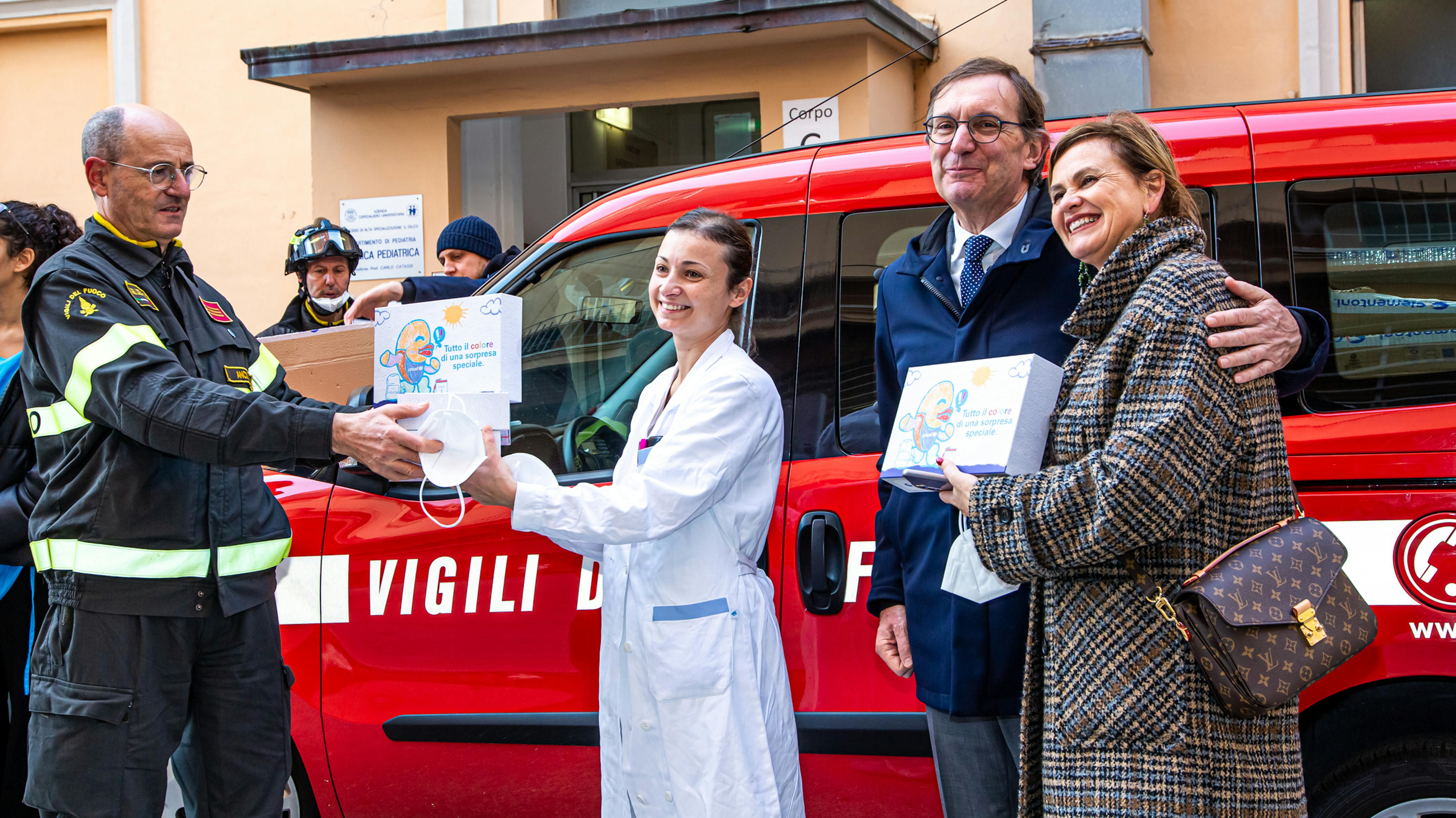 Ancona - un momento della consegna del Regalo Sospeso all'ospedale di Ancona - © Francesca Valeri