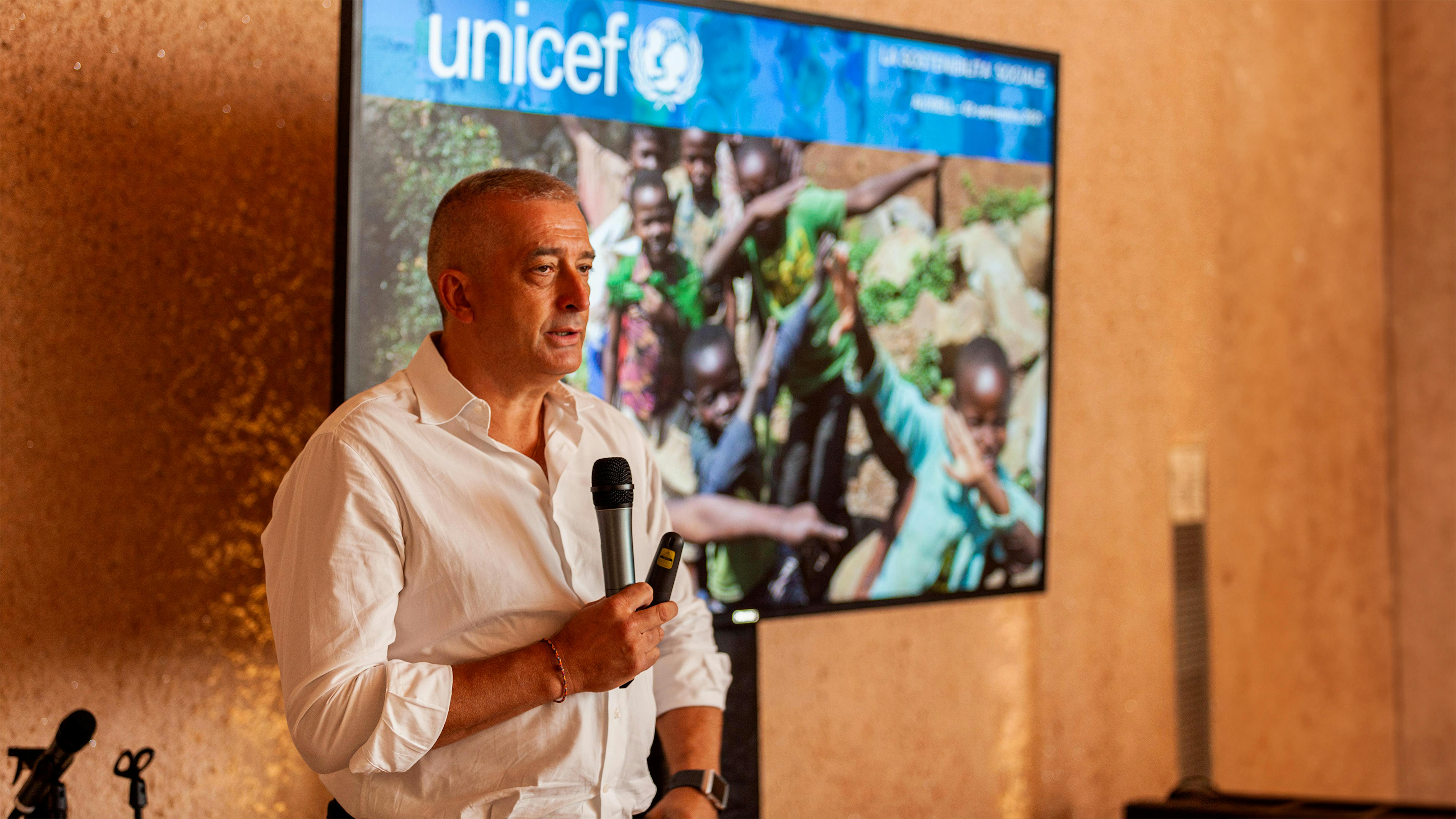 Il Direttore Generale dell'UNICEF Italia, Paolo Rozera, durante la presentazione del progetto