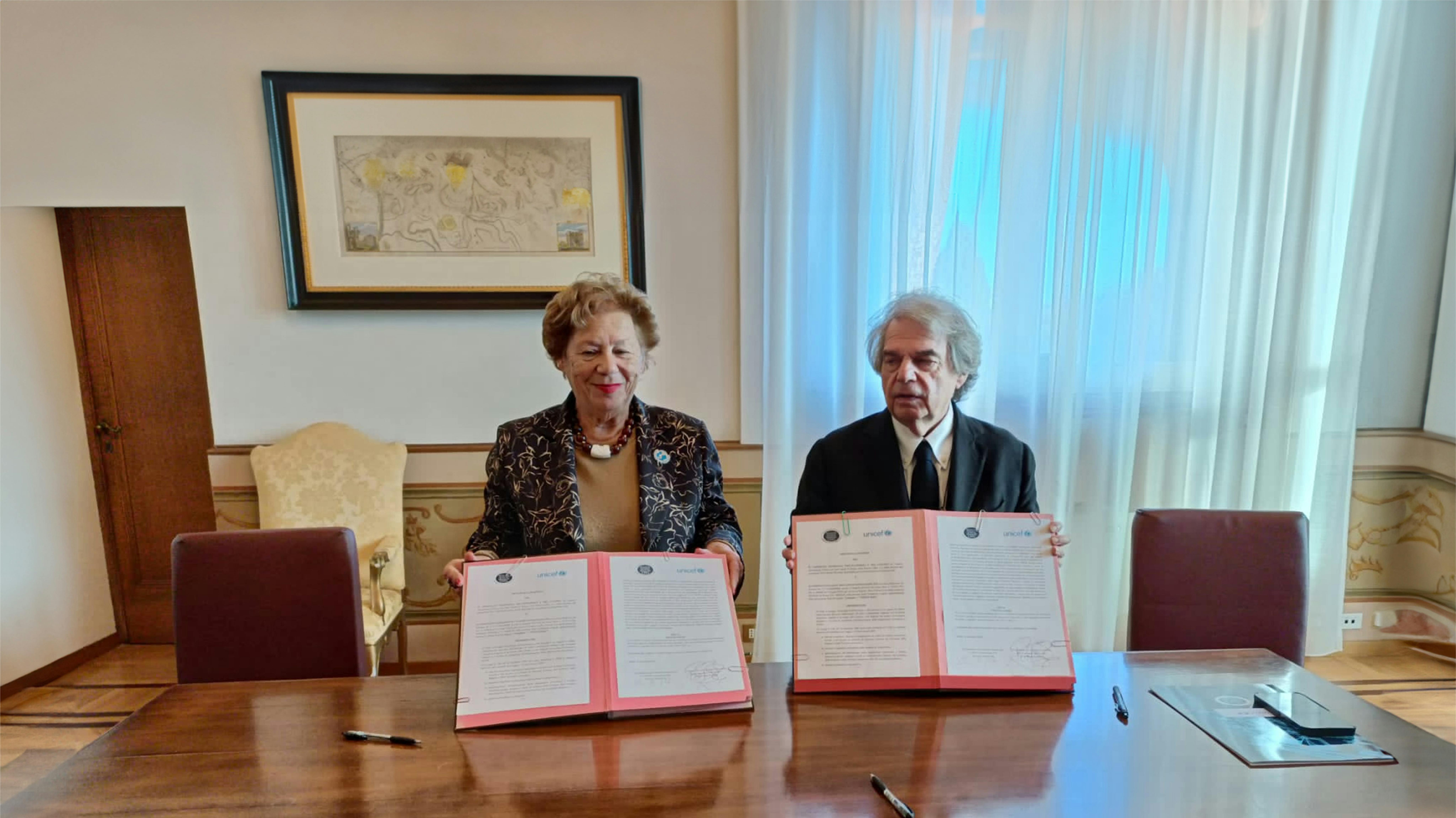 La Presidente dell'UNICEF Italia, Carmela Pace e il Presidente del Consiglio Nazionale dell'Economia e del Lavoro, Renato Brunetta