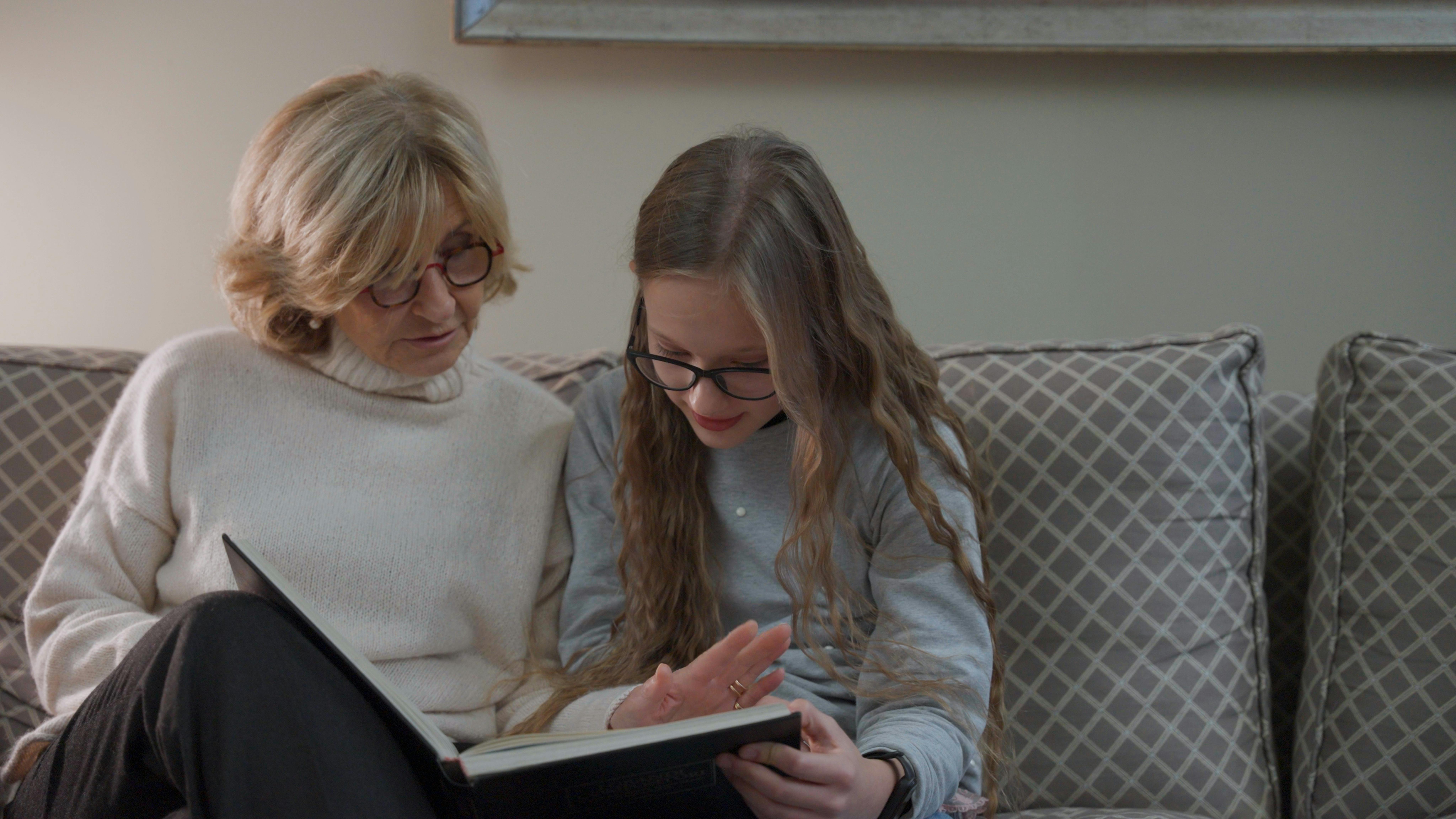 Claudia e Karolina in un momento di studio insieme - Credits foto: UNICEF/Anicito/2023.