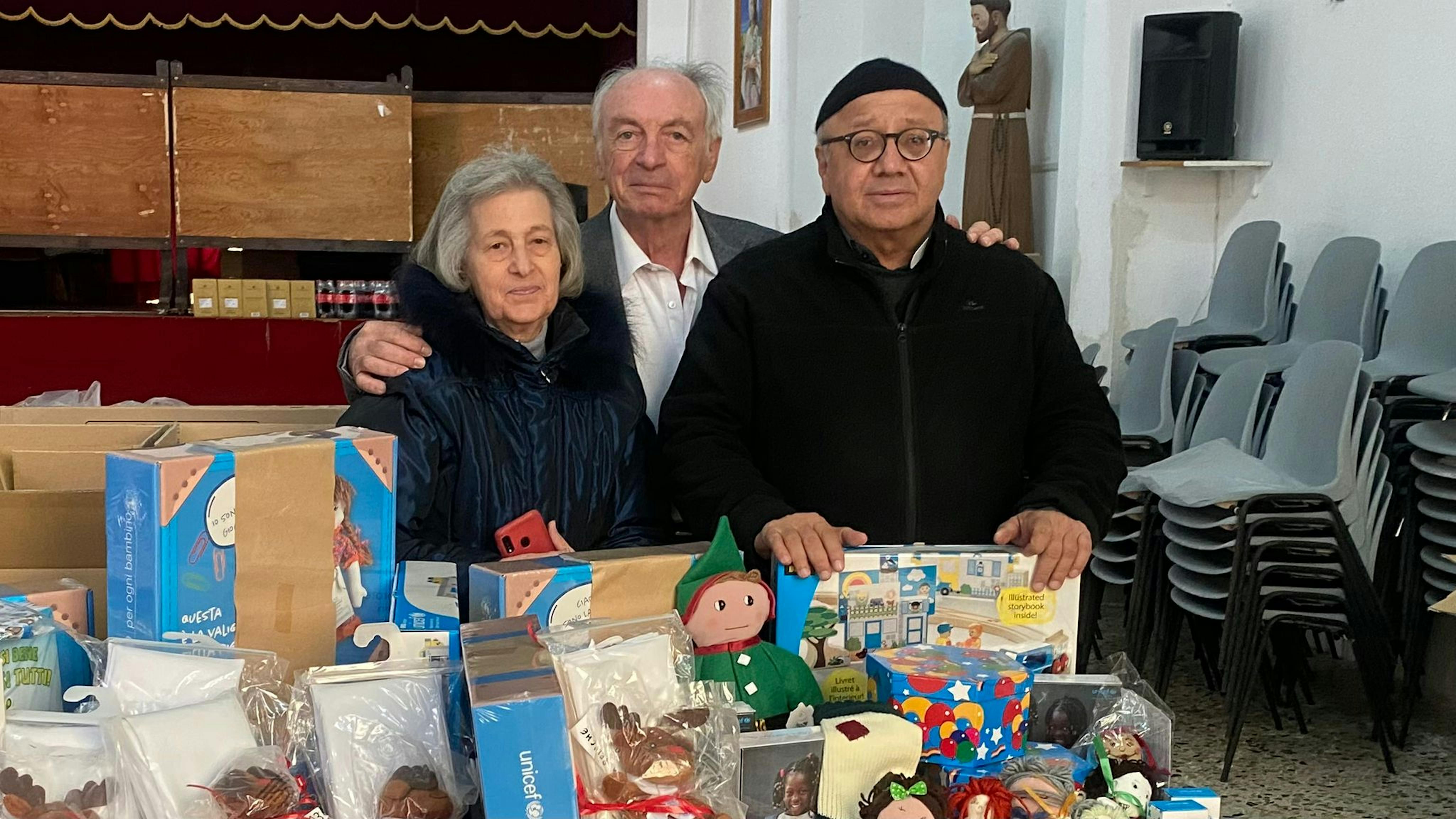 Consegna di giocattoli a Fra Giancarlo Fano per i bimbi di Calvaruso