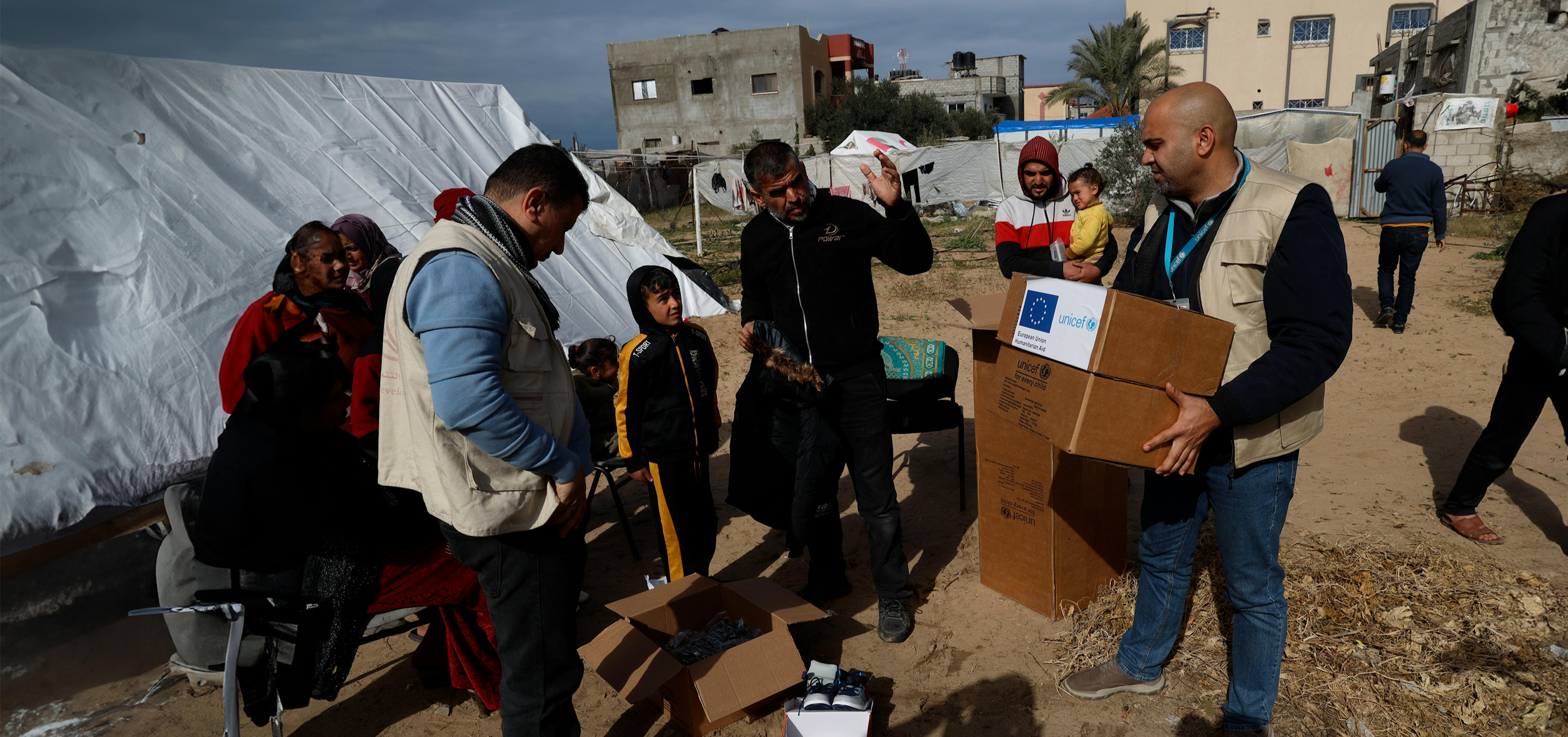 Consegna di articoli per la preparazione all'inverno con il sostegno degli aiuti umanitari dell'Unione europea (ECHO) a Rafah