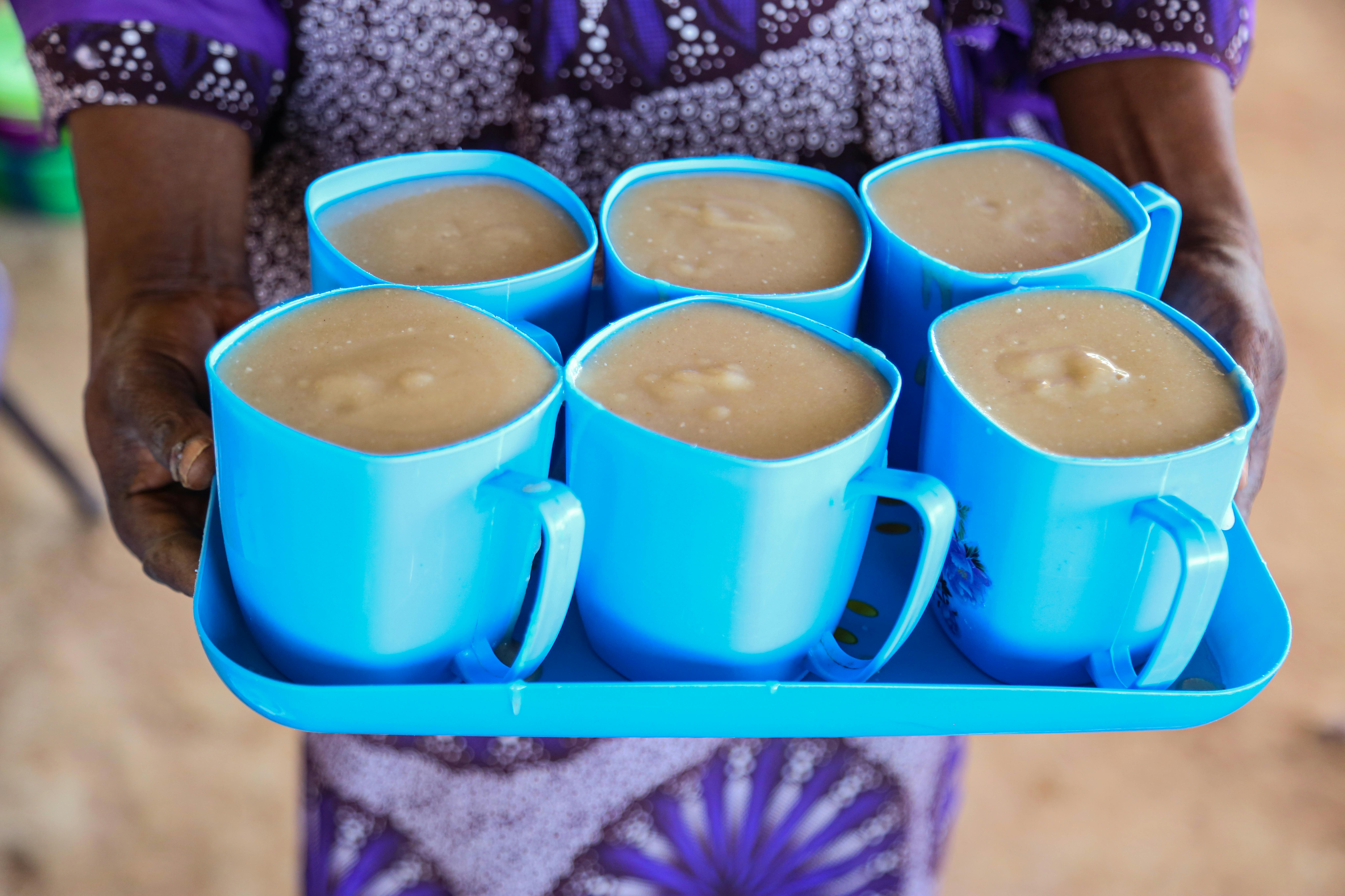 Porridge arricchito durante le attività culinarie alla presenza delle donne del villaggio di Cinzana, in Mali