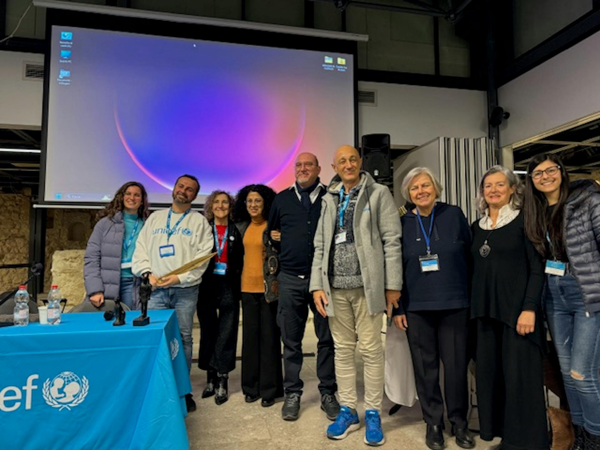 Angela Demontis e Giacomo Callier con il presidente Paolo Ligas i volontari Anna Puggioni, Lucia Zedda, Rita Angioni, Simone Leinardi e il servizio civile Noemi Tesei e Gioia Garau