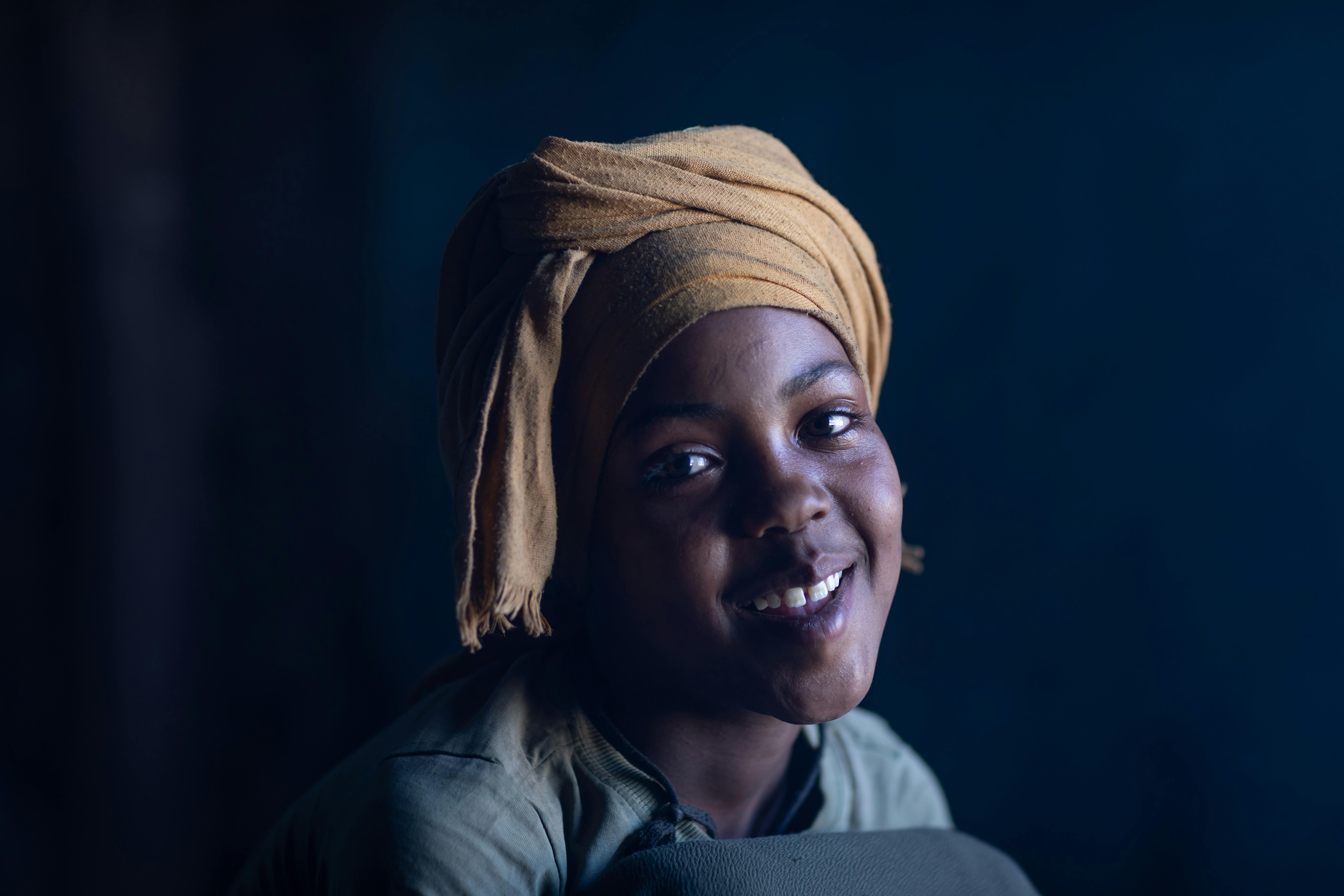 Etiopia:Mekiya sorride, è stata salvata dalla mutilazione genitale a cui la famiglia voleva sottoporla. Questo grazie alla sua migliore amica