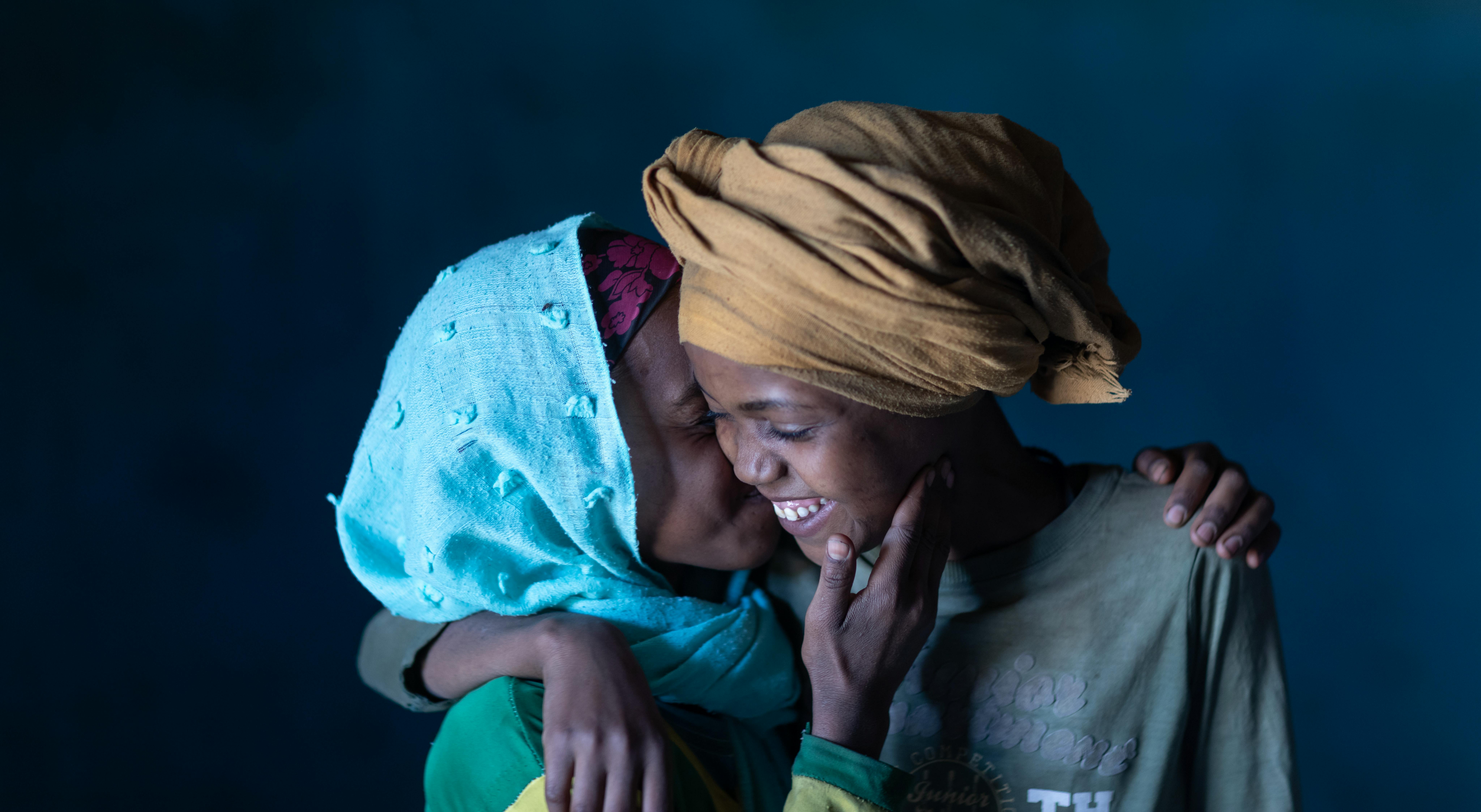 Etiopia:Magfira Kemsur, a sinistra, e Mekiya Mude sono migliori amiche. Quando Magfira ha saputo che Mekiya stava per essere mutilata, ha allertato le autorità e queste sono intervenute