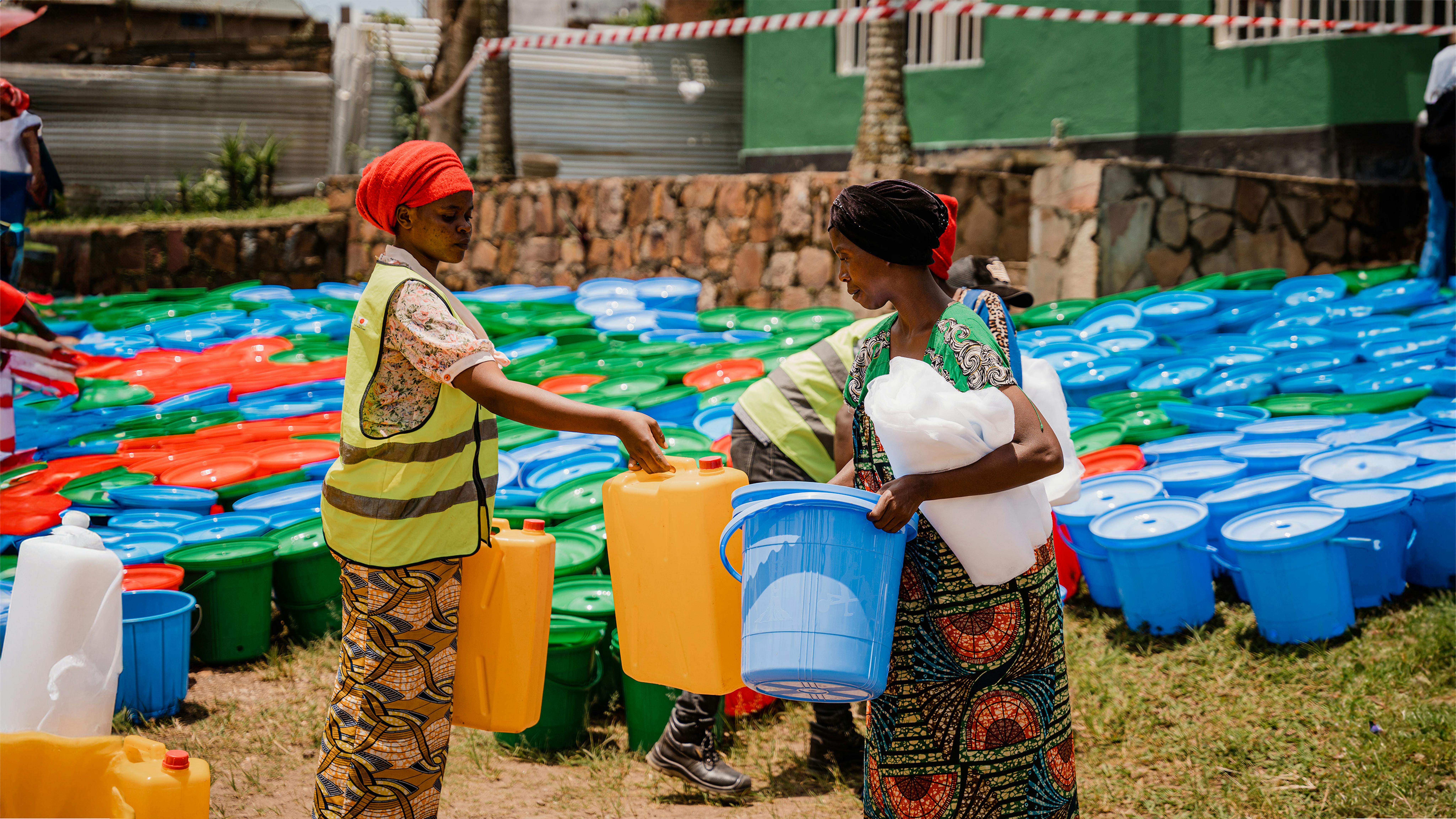 Congo - Distribuzione di aiuti domestici essenziali a Minova, provincia del Sud Kivu