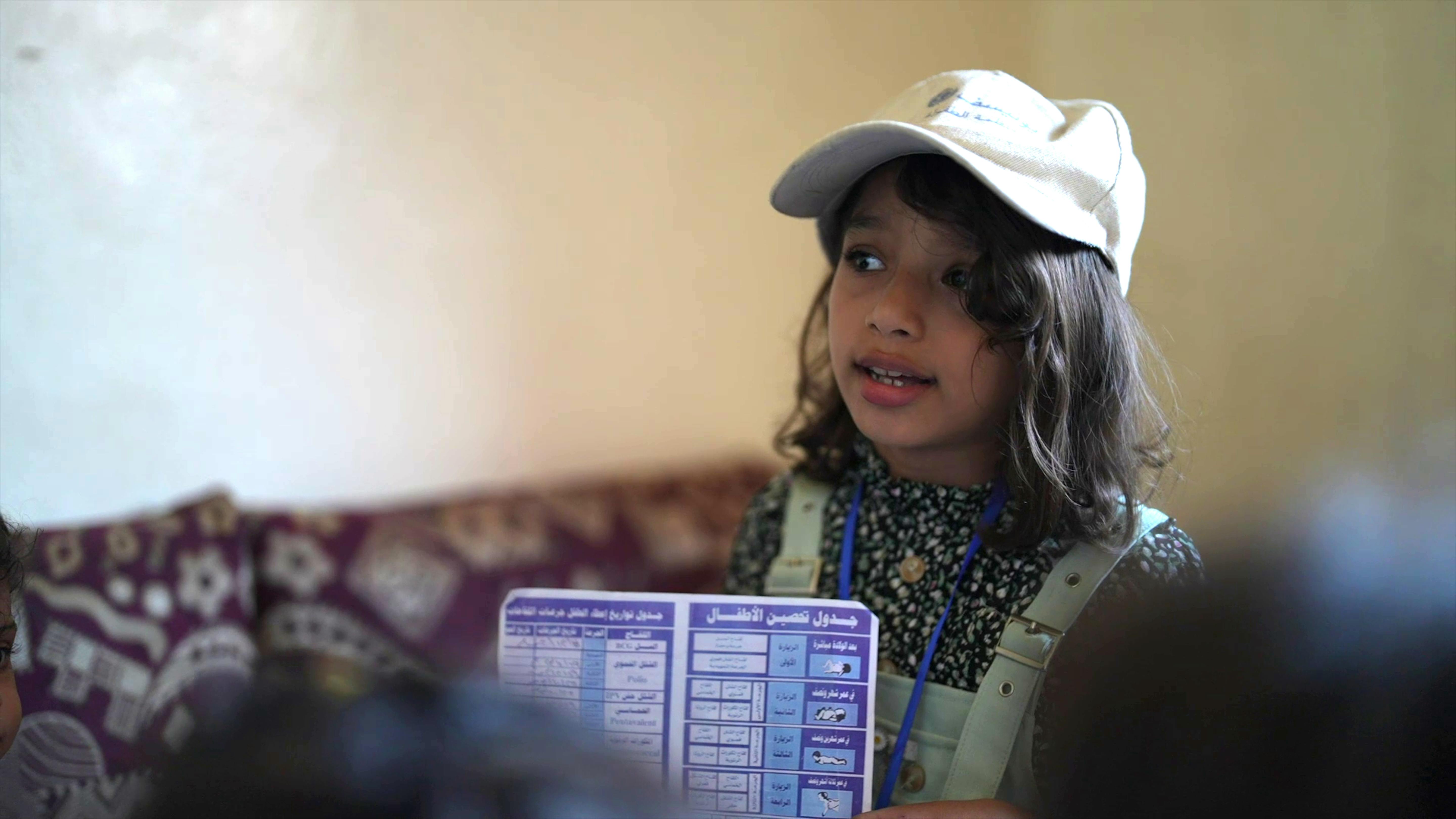 Leen ha 10 anni ed ha già visto il potenziale salvavita dell’immunizzazione di routine. Con un opuscolo che descrive in dettaglio i benefici dei vaccini, e armata di grande entusiasmo, utilizza il suo tempo libero per andare porta a porta nel suo quartiere ad Aden, nel sud dello Yemen