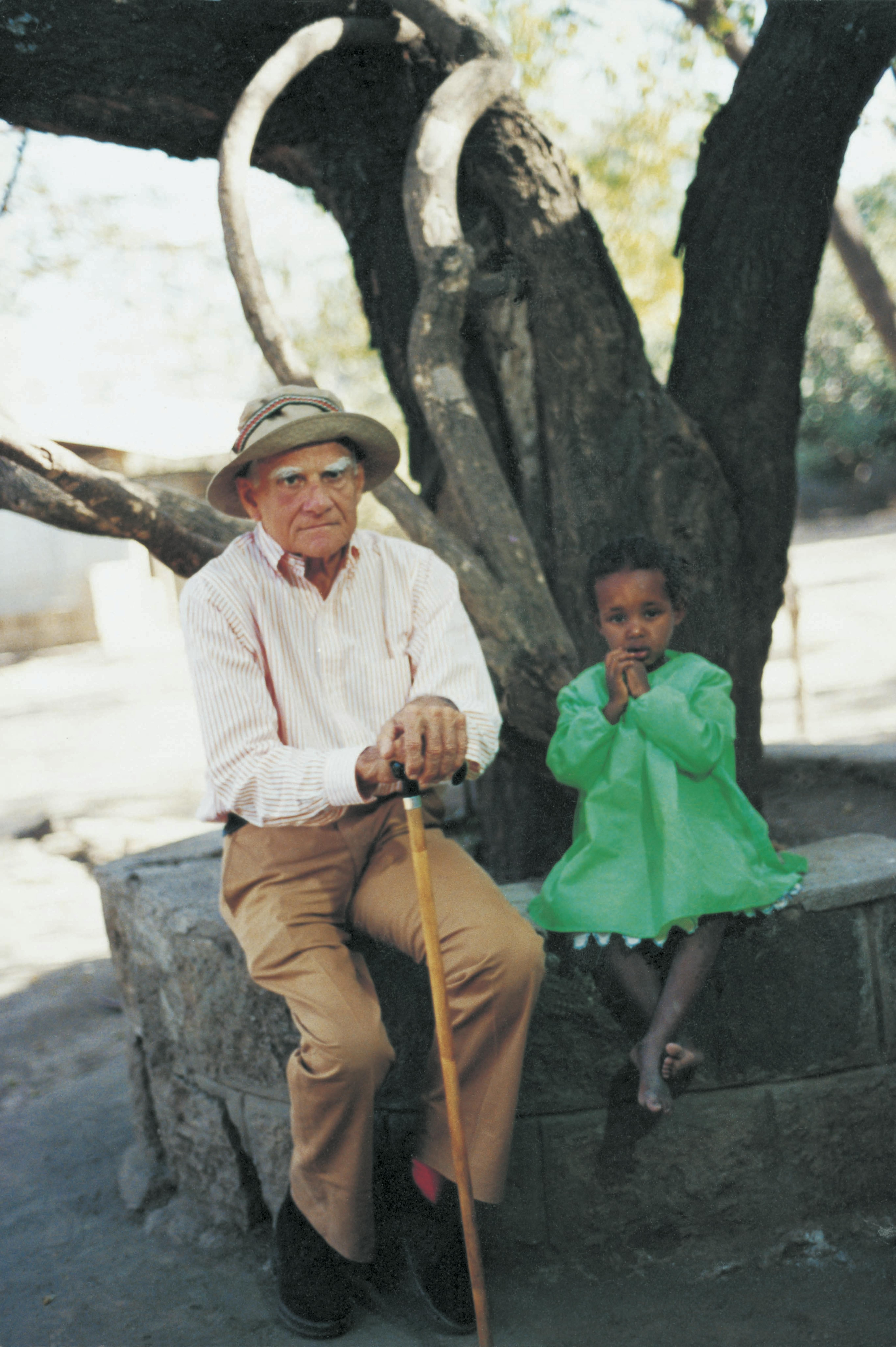 Nel 1986 Alberto Moravia partecipa a una missione UNICEF-FAI (Fondo Aiuti Italiani) in Etiopia per sostenere le campagne di vaccinazione nel paese
