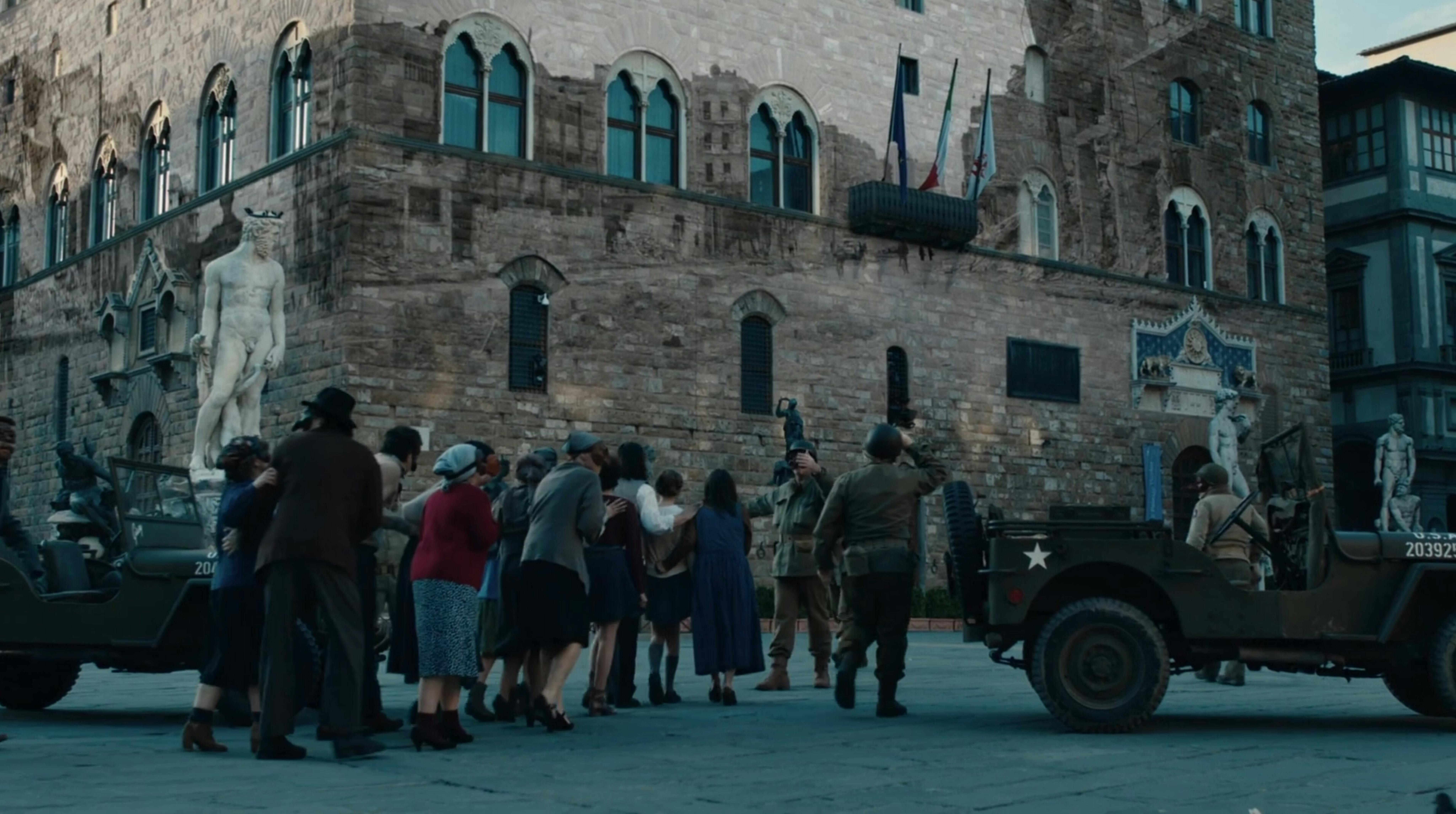 Un scena del film Flora girata a Piazza della Signoria a Firenze