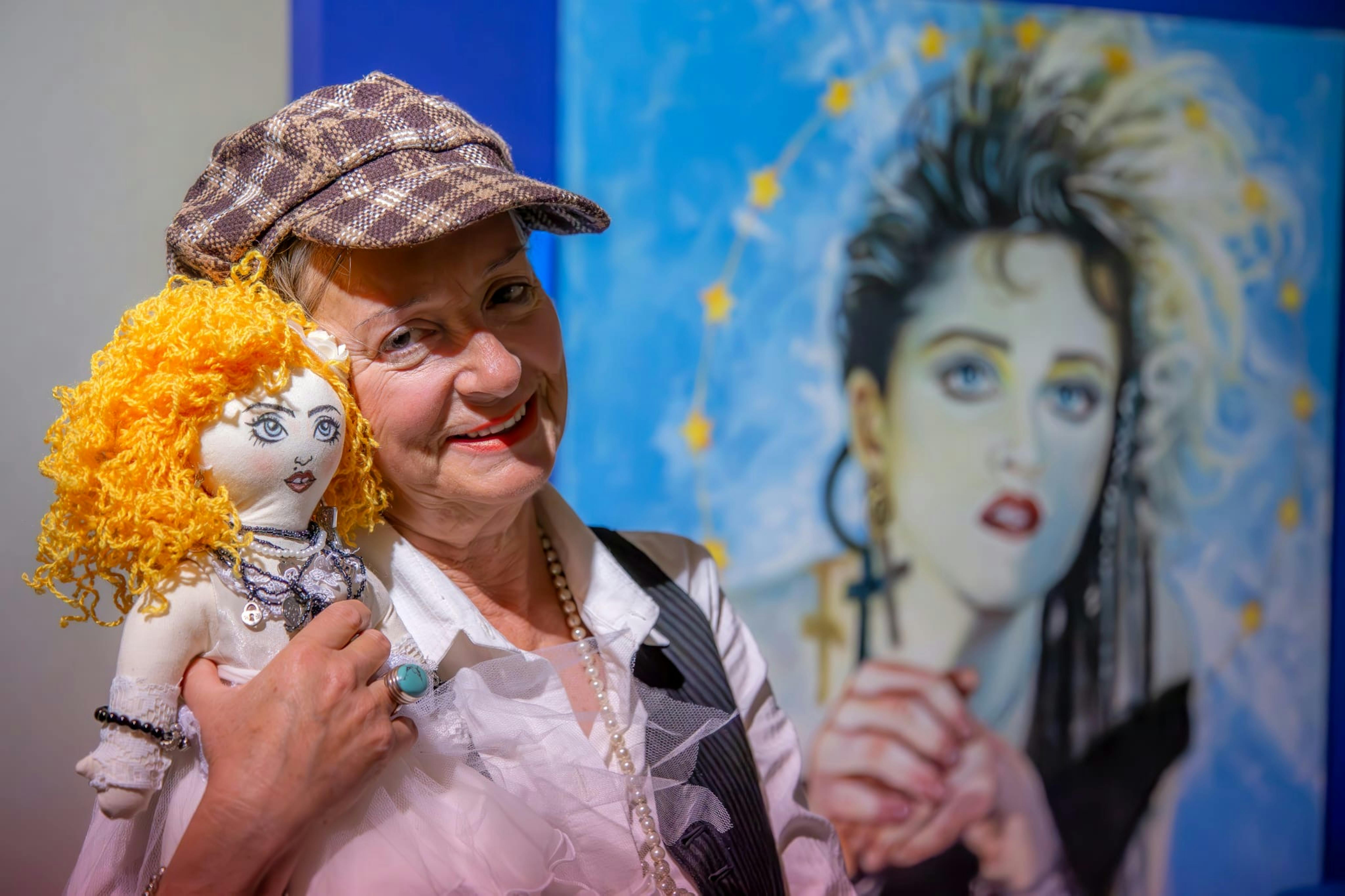Lucia  Zedda con la pigotta Madonna