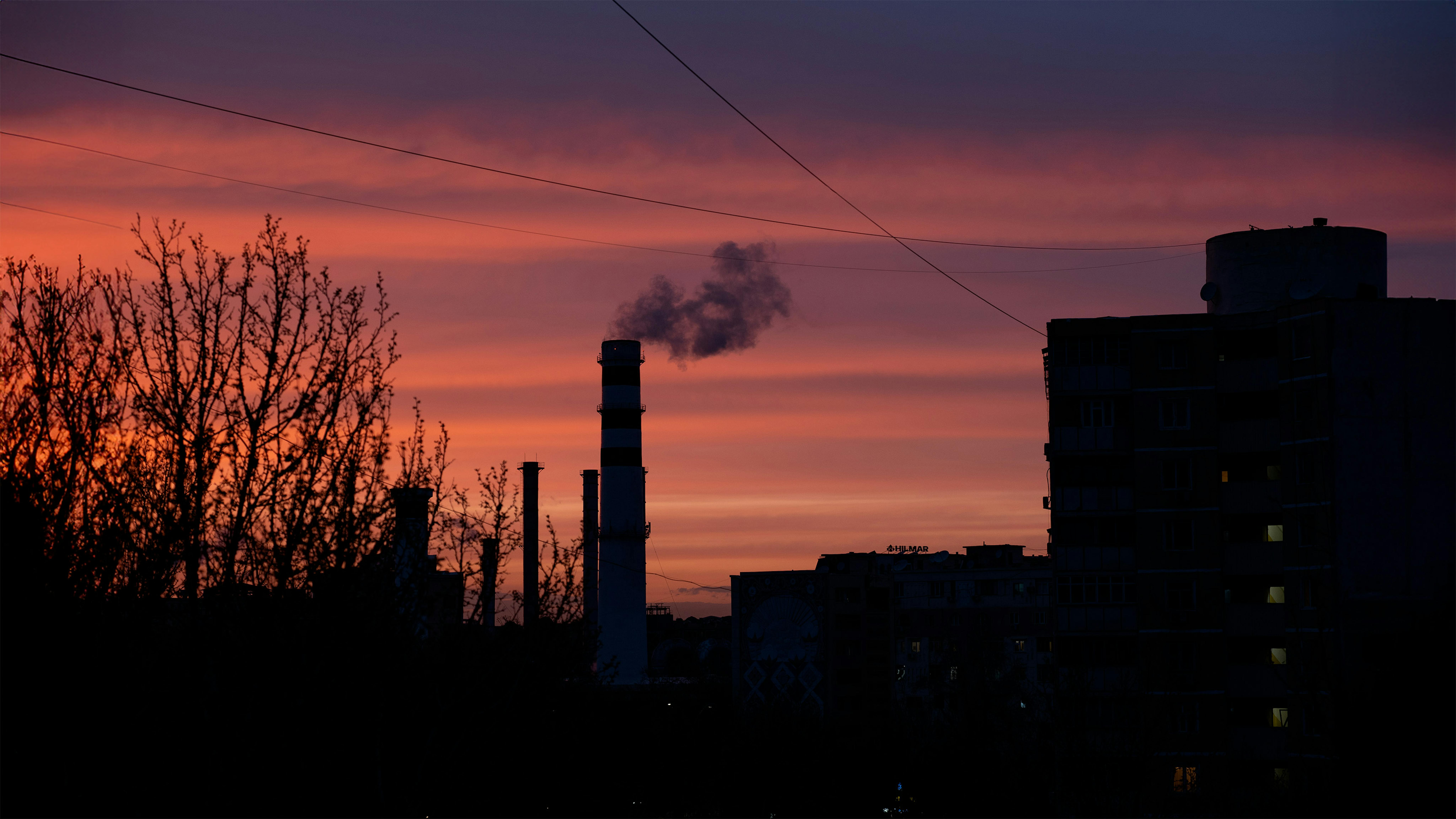 Uzbekistan Centrale termica di Tashkent. La città di Tashkent si affida completamente alle centrali termiche a gas per la stagione di riscaldamento. L’elevata domanda di energia e riscaldamento durante l’inverno comporta costi elevati e una significativa diminuzione della qualità dell’aria.