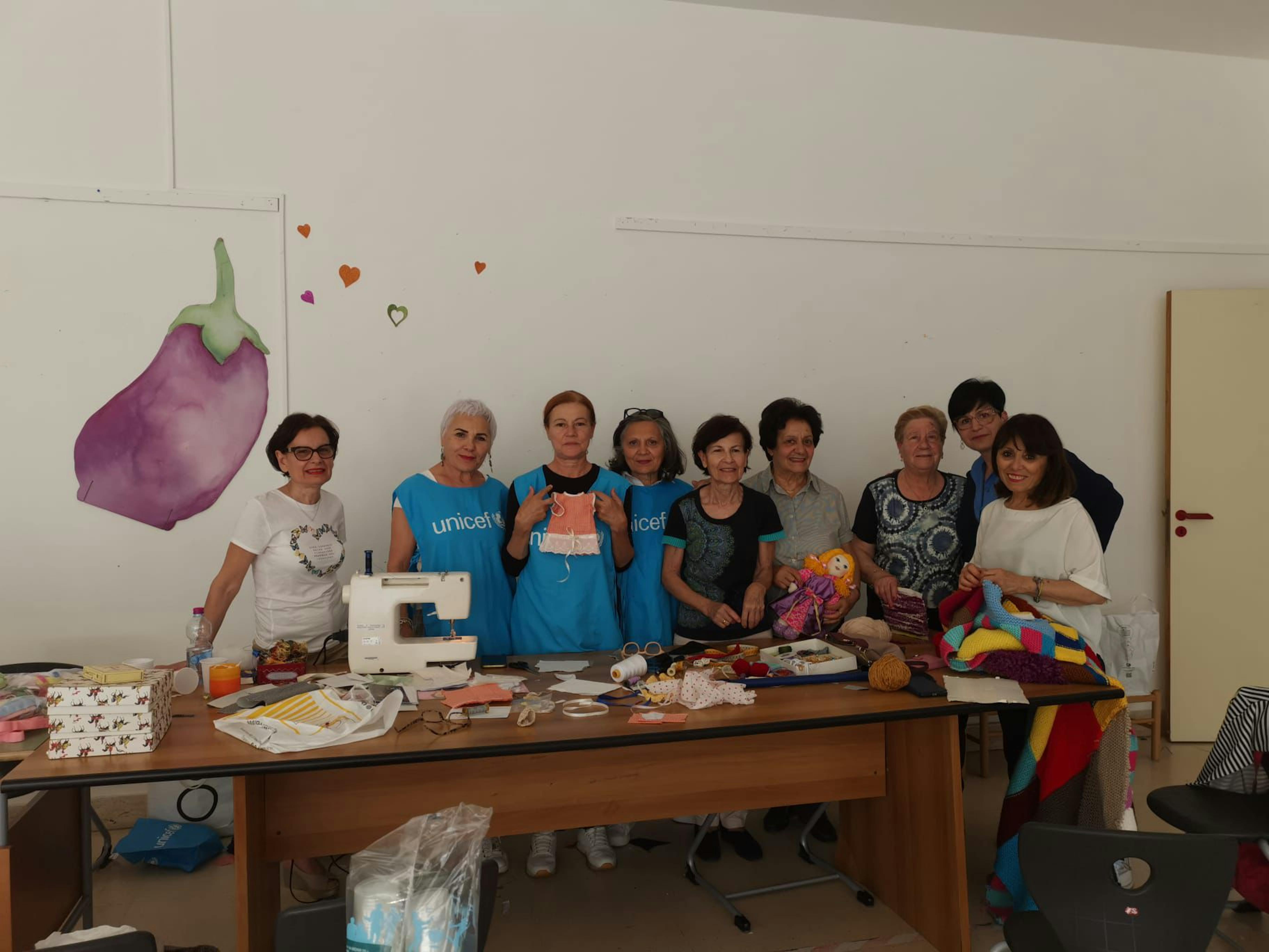 attività di laboratorio con mamme e nonne