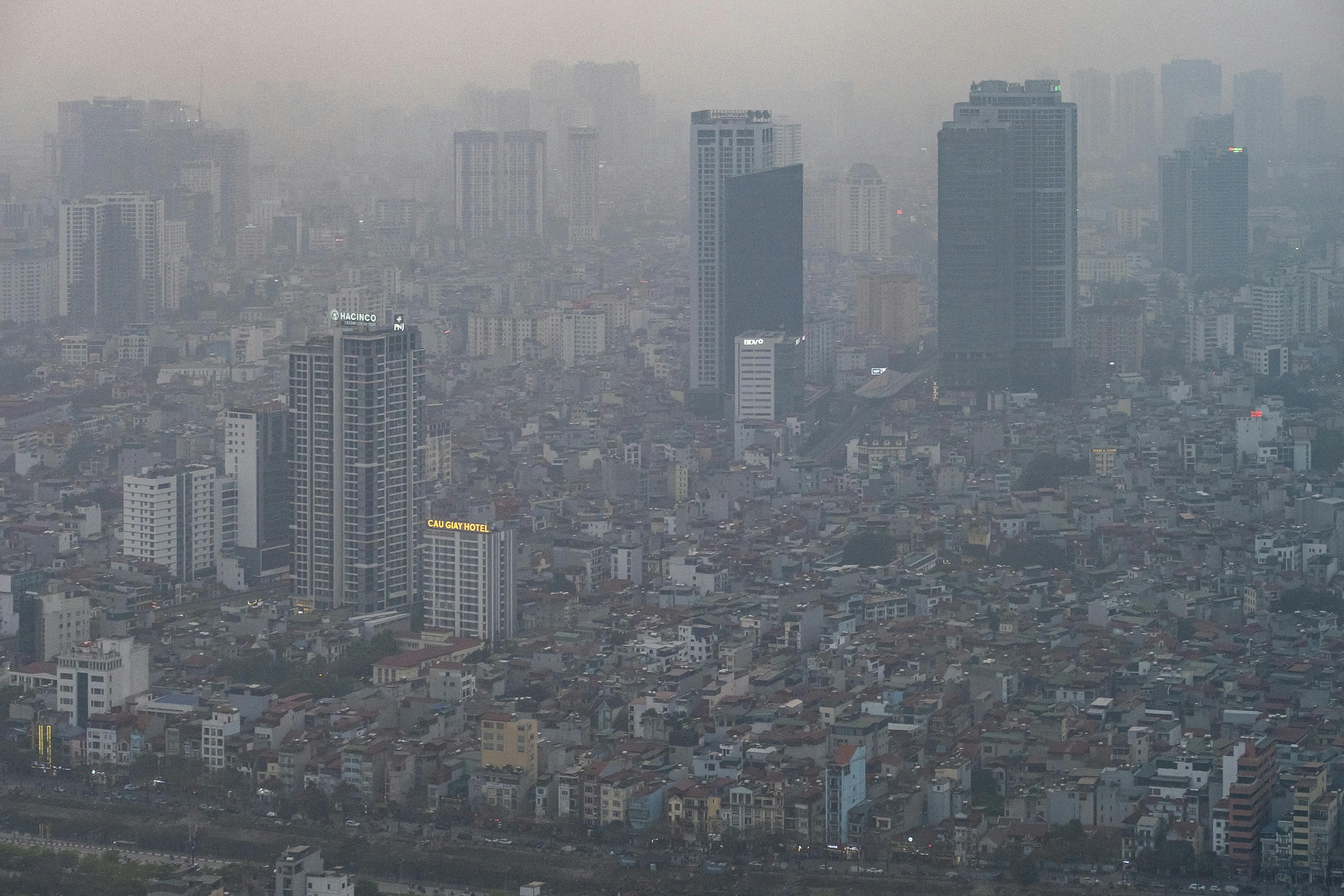 Vista della città di Hanoi con visibilità limitata a causa dell'inquinamento. Linh Pham per l'UNICEF