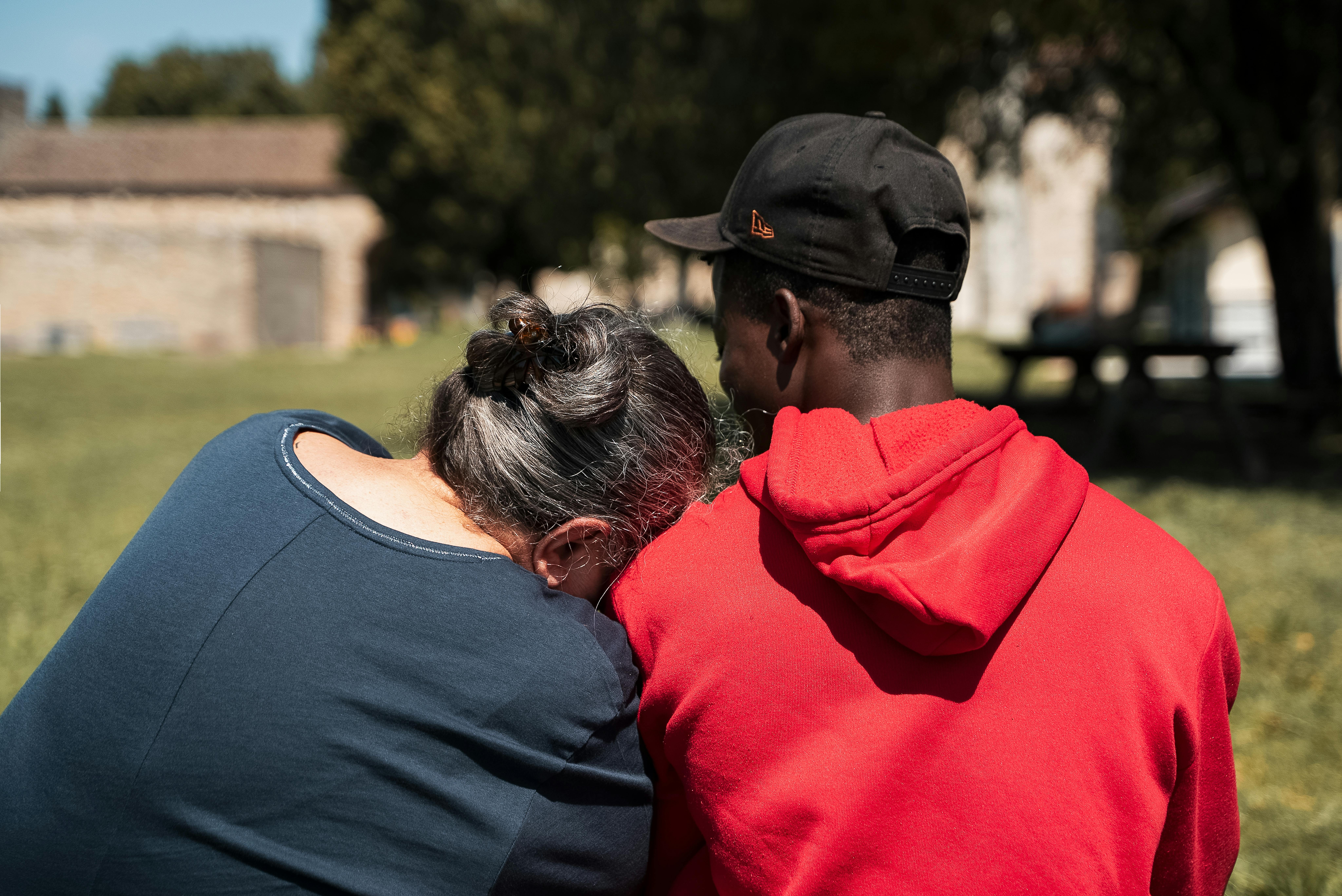 K., 17 anni, dal Benin, e Alessandra, la sua tutrice