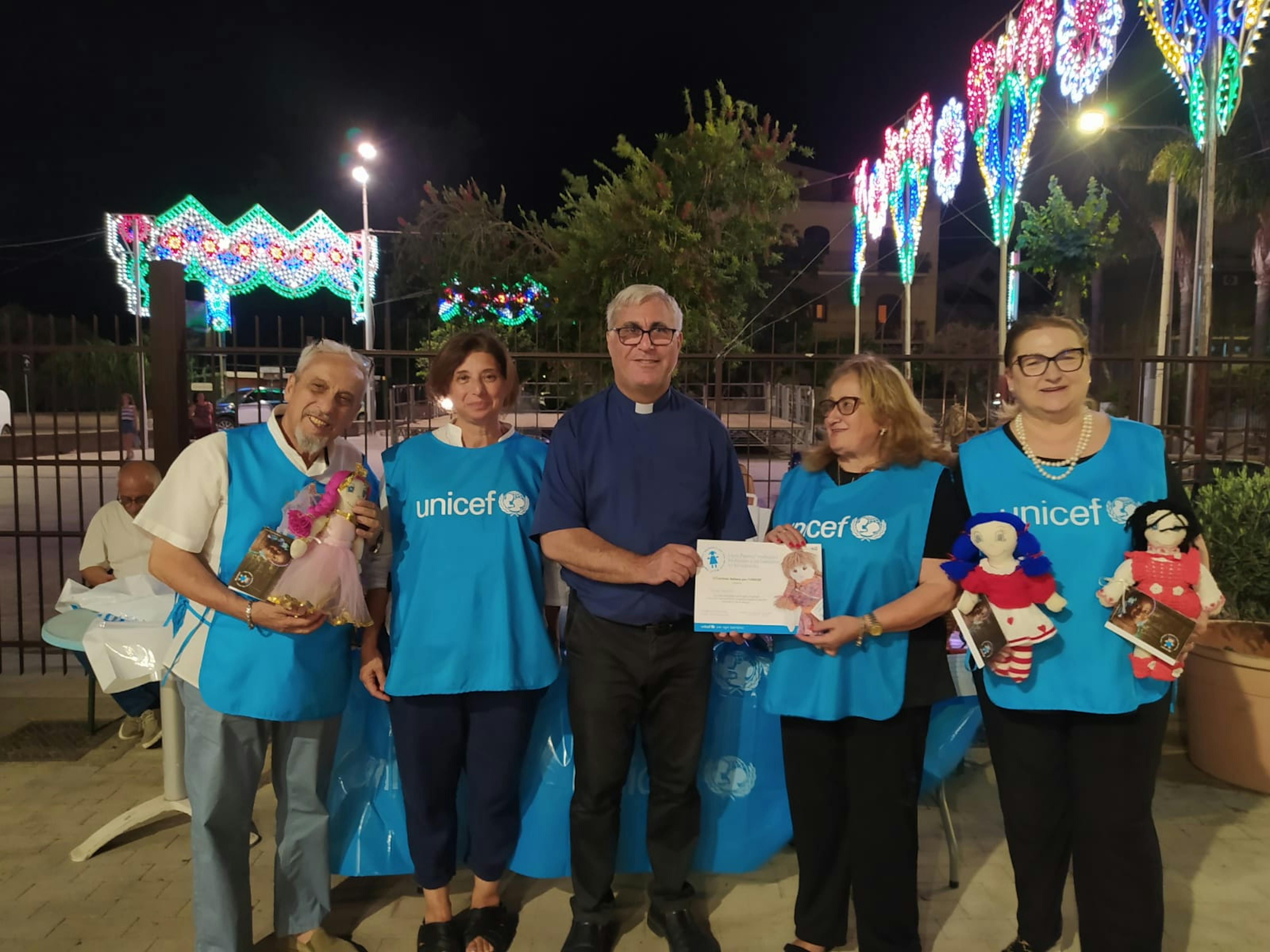 i volontari UNICEF con padre Tonino Tricomi