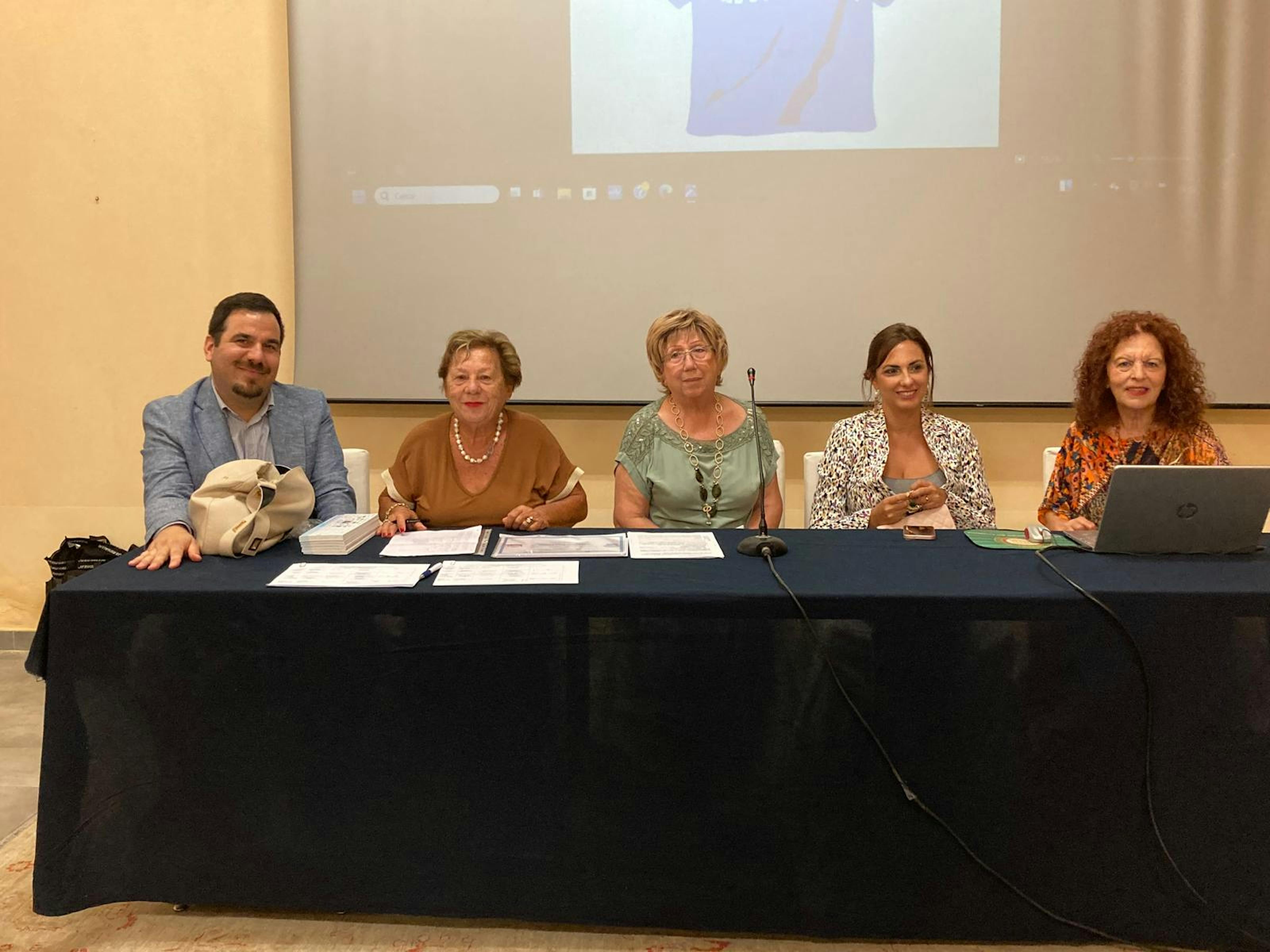 Alessandro Drago Volontario UNICEF, Carmela Pace, Presidente Nazionale UNICEF Italia , Giuseppina Cannizzo Presidente Comitat Provinciale UNICEF Siracusa, Luisa Giliberto Direttrice USR, Angelica Roman referente provinciale UNICEFScuola
