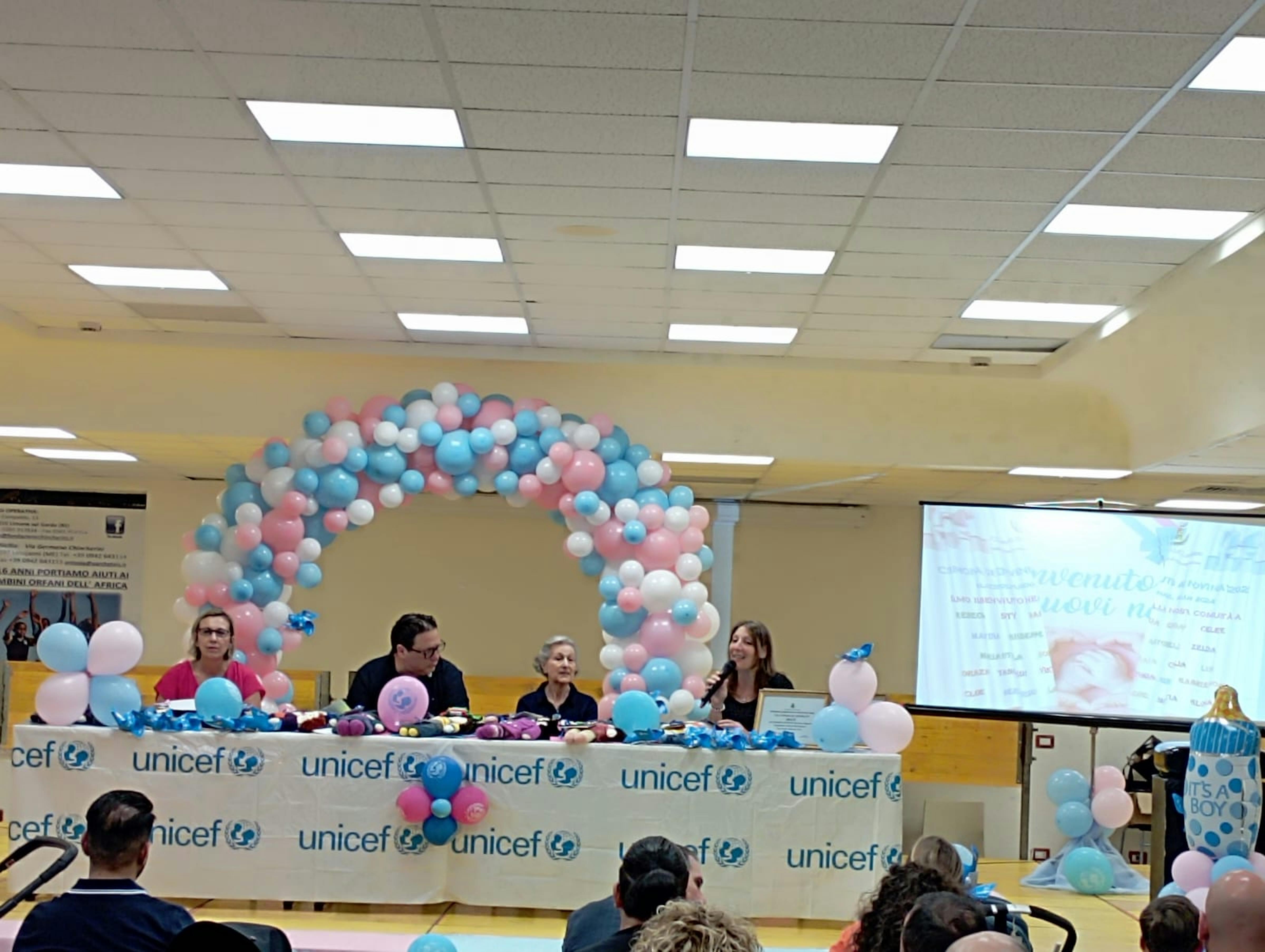 l'Assessora Rammi, il Sindaco Costa, la Presidente UNICEF Faranda e la vice Presidente del Consiglio, Gullotta.