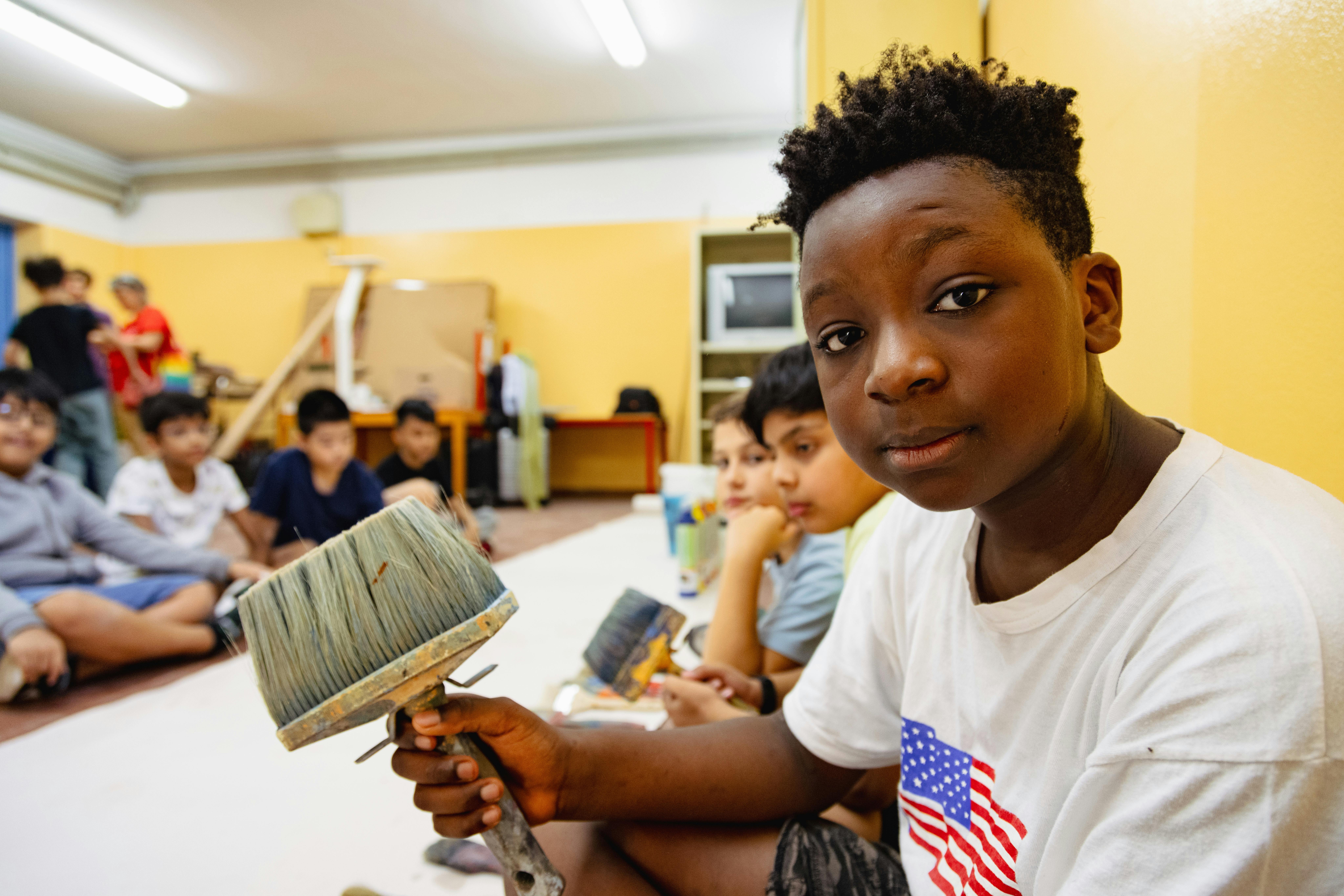 I bambini dell’Istituto Comprensivo 5 di Bologna pronti a riempire la tela