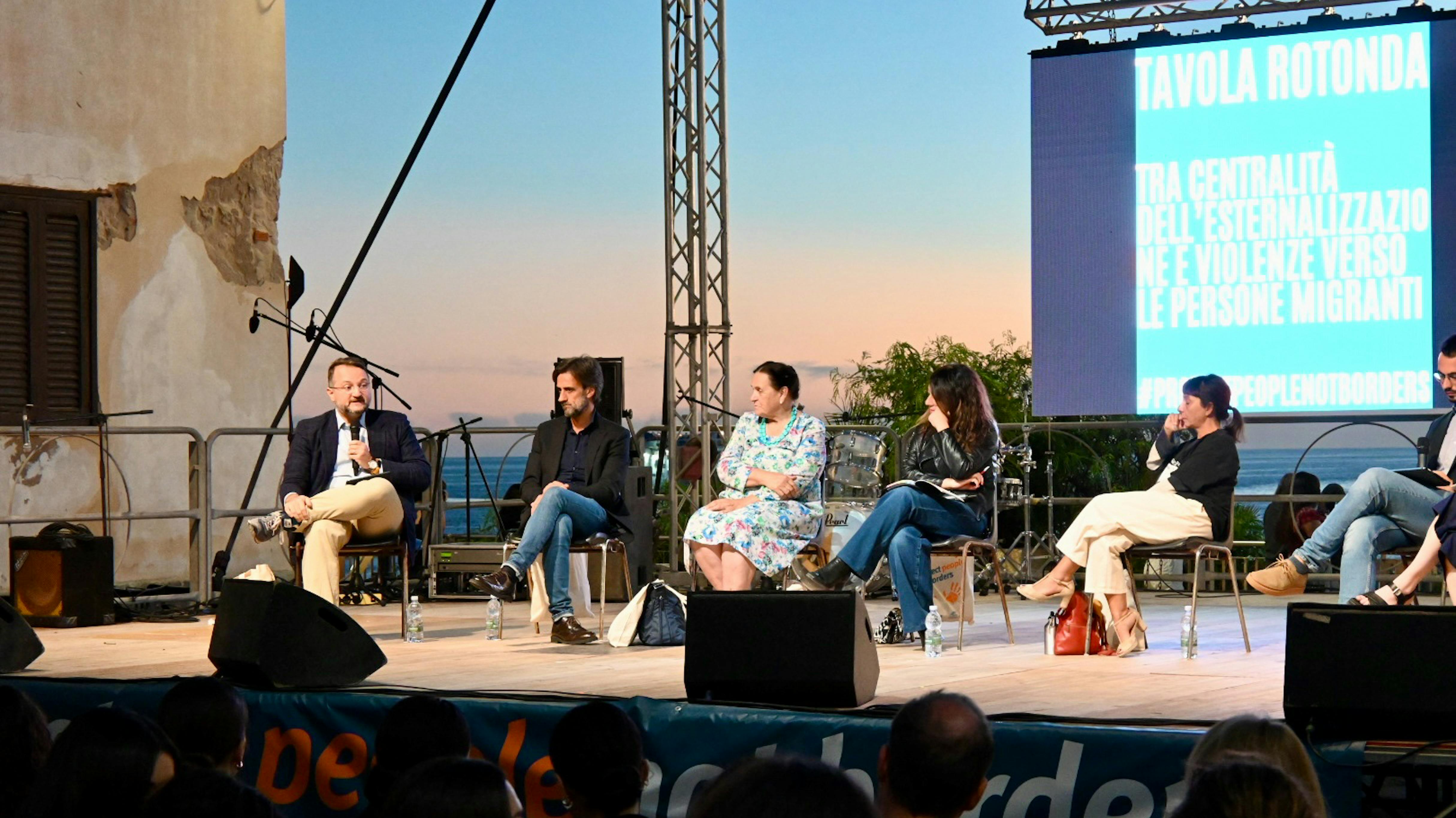 Nicola Dell'Arciprete, Coordinatore per l'Italia dell'Ufficio UNICEF per l'Europa e l'Asia centrale, ha partecipato ieri alla Tavola Rotonda del Comitato 3 Ottobre moderata dalla giornalista Eleonora Camilli. Al centro dell'intervento le condizioni dei minorenni che sbarcano sull'isola. Nonostante il calo di arrivi non diminuiscono le vulnerabilità di chi arriva